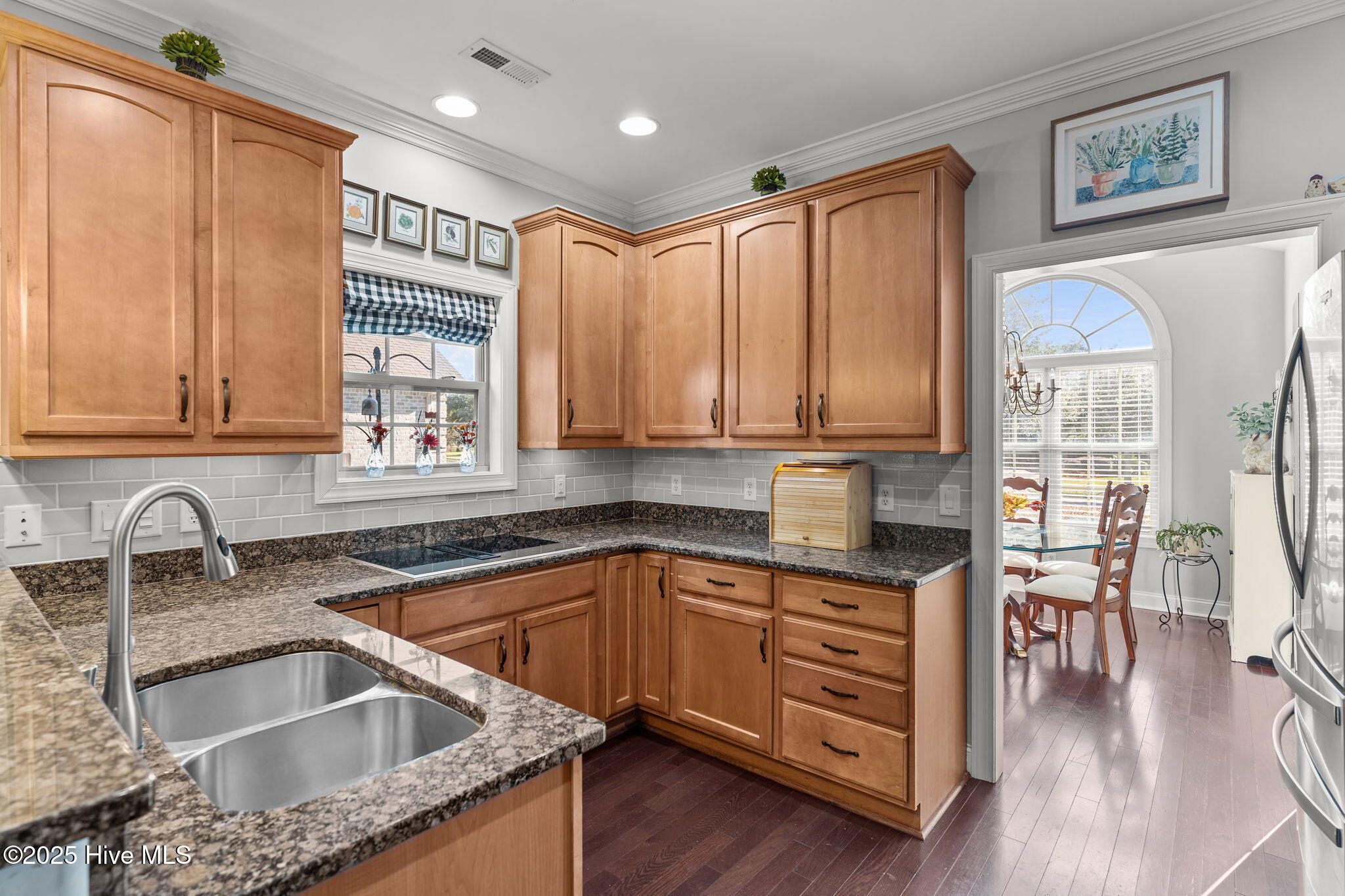 100538493 | Photo 12