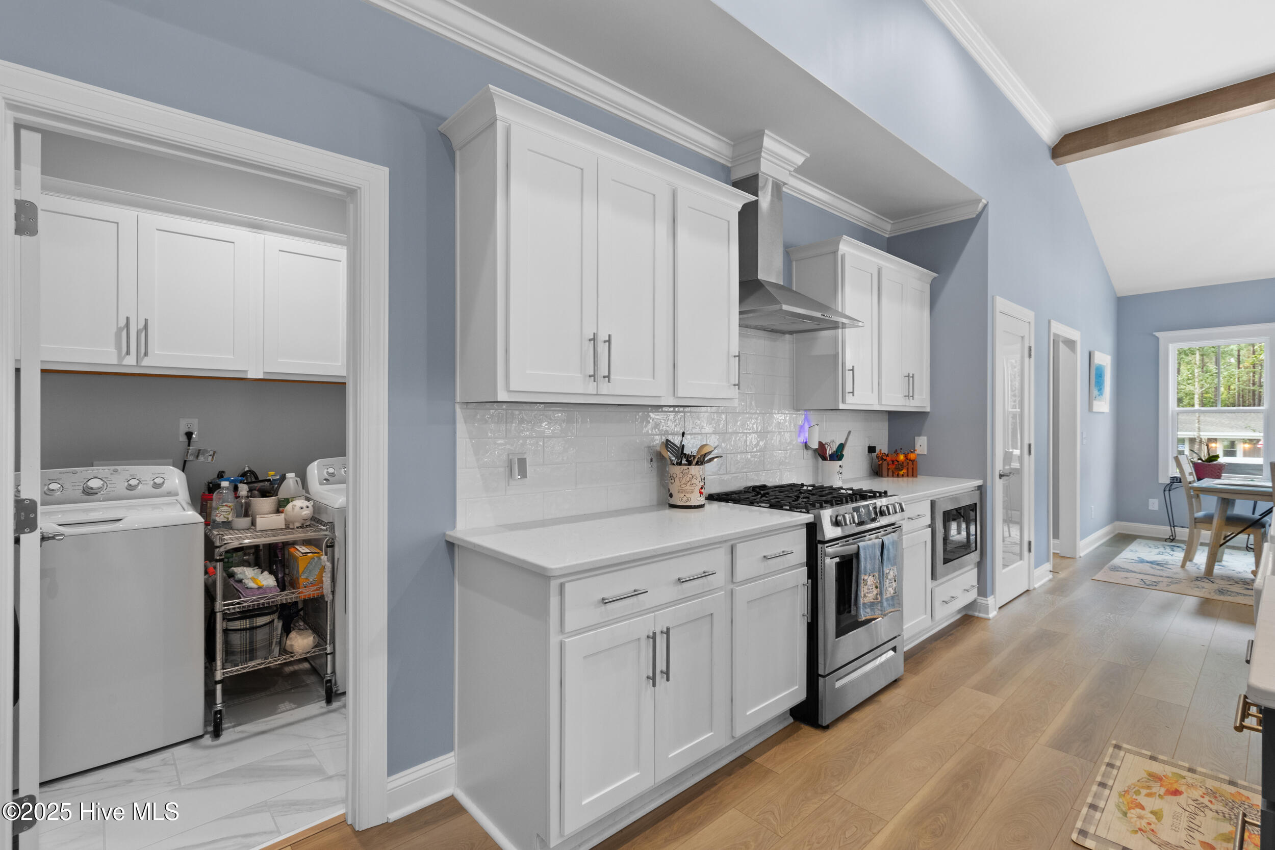 100536261 | Photo 13