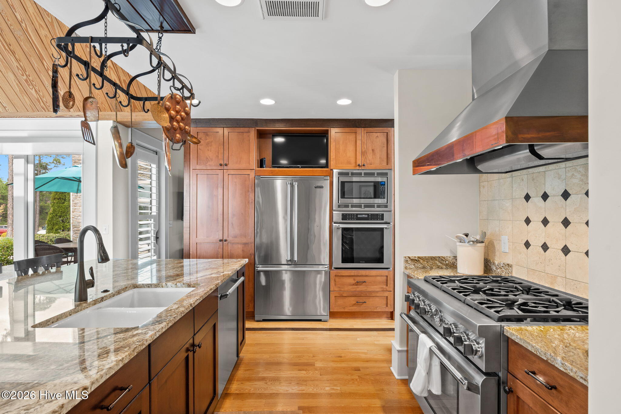 100563236 | Photo 17