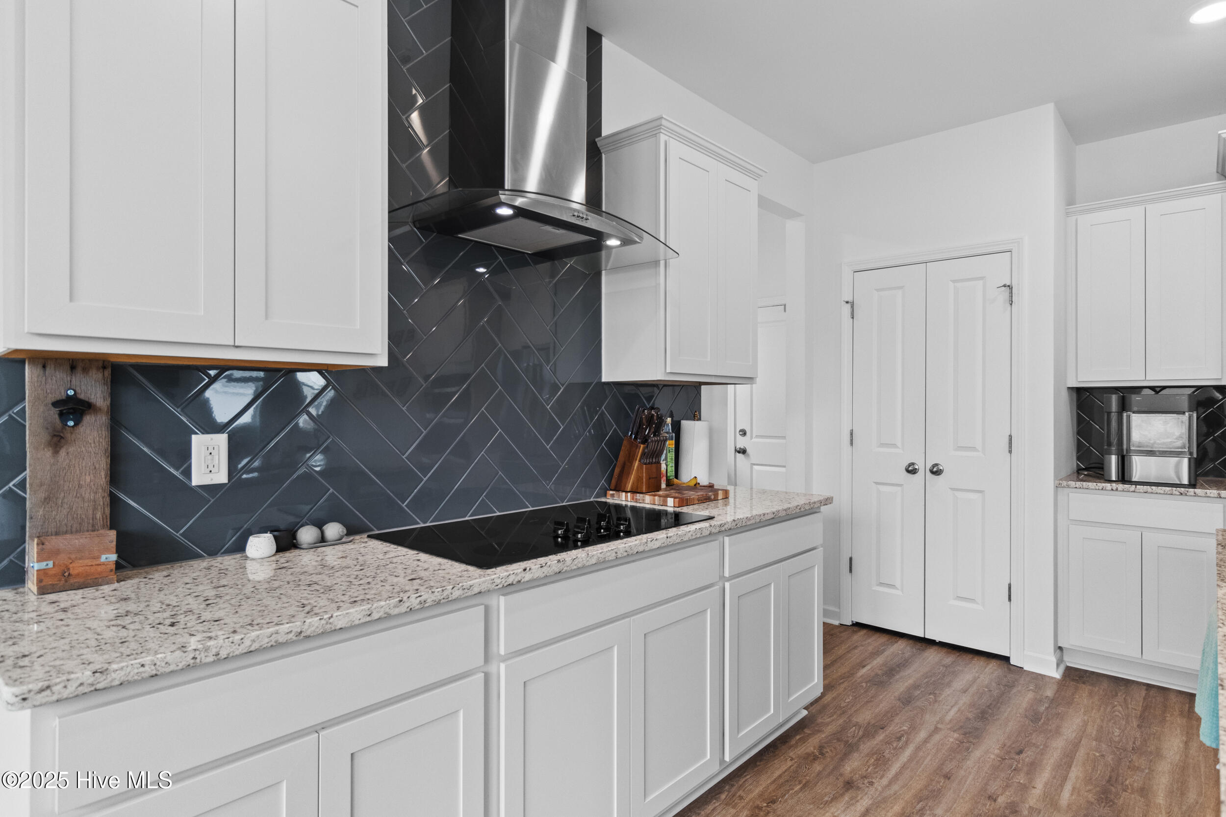 100563734 | Photo 18