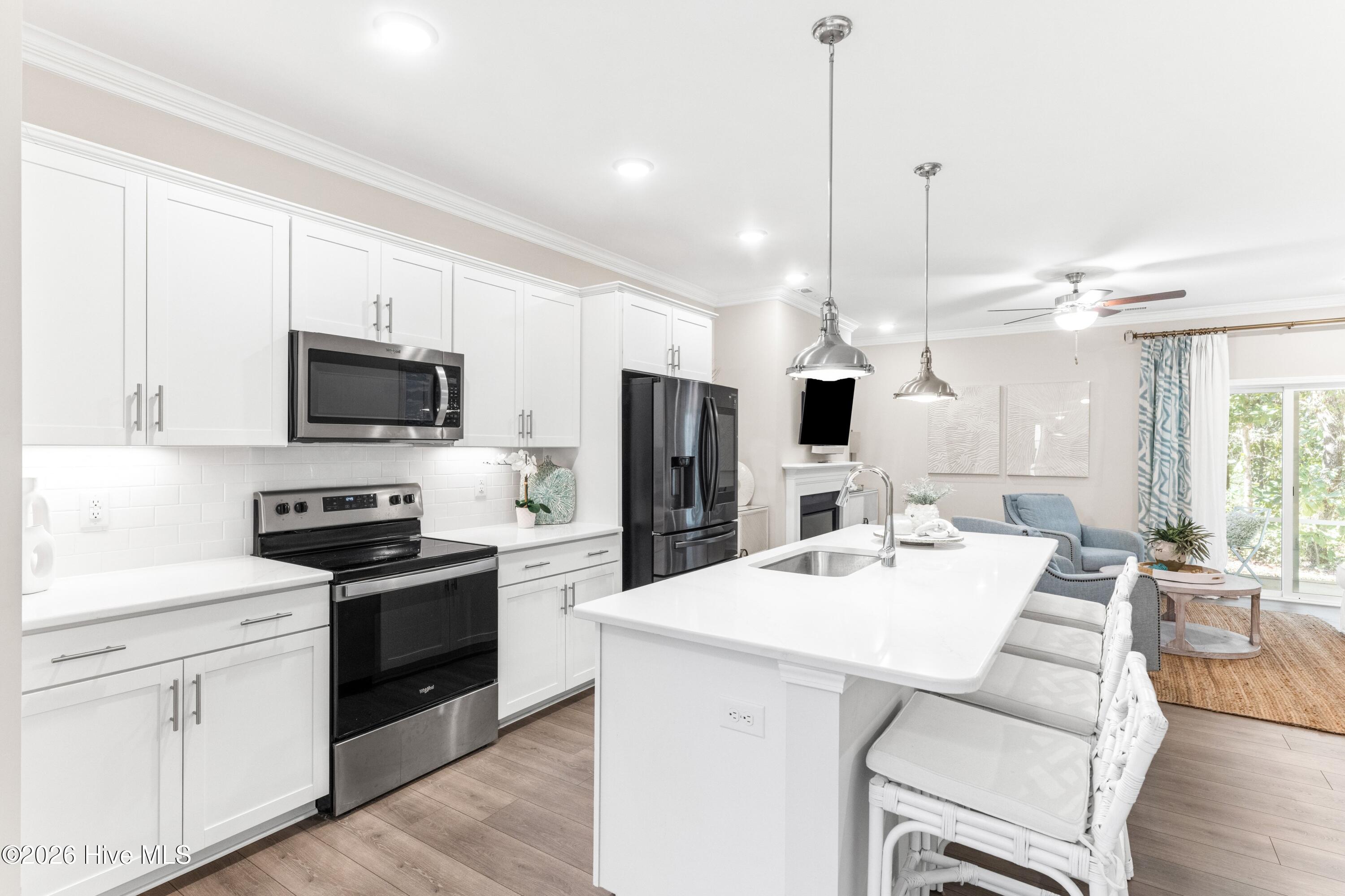 100561079 | Photo 13