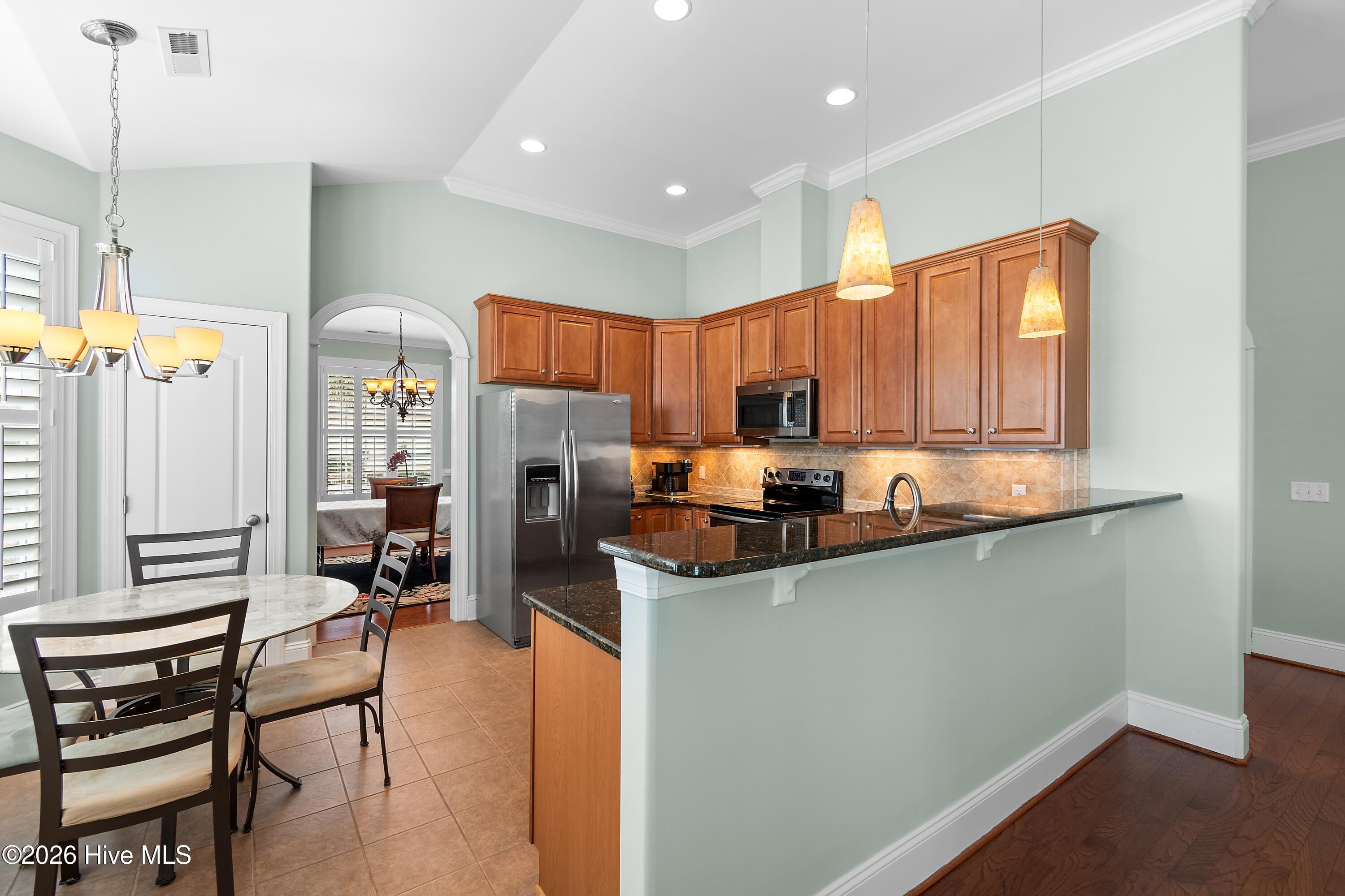 100554083 | Photo 11