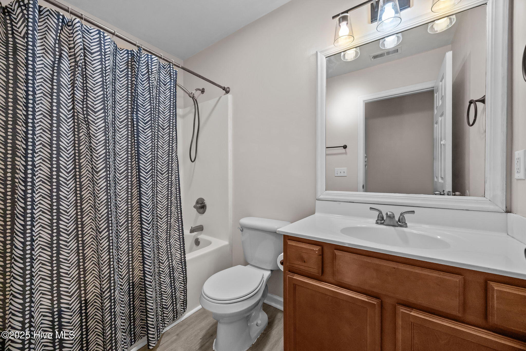 100545906 | Photo 15