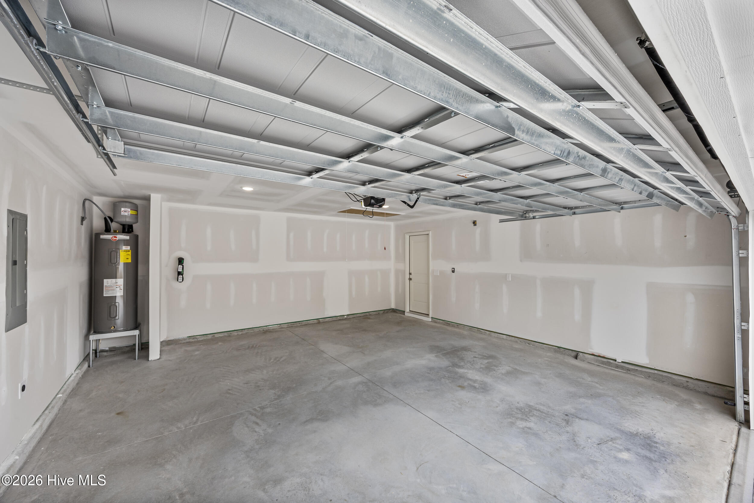 100548056 | Photo 26