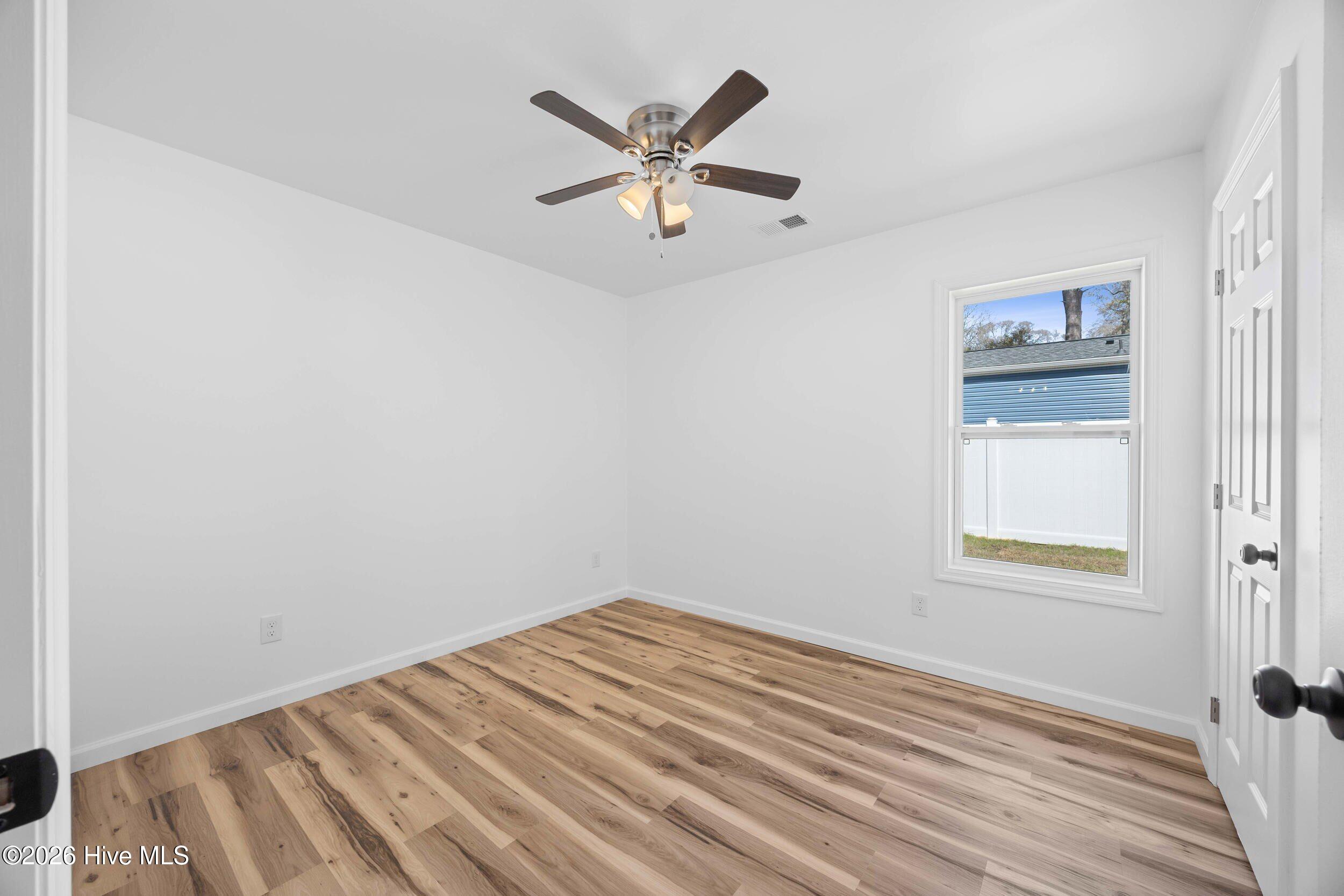 100561375 | Photo 15