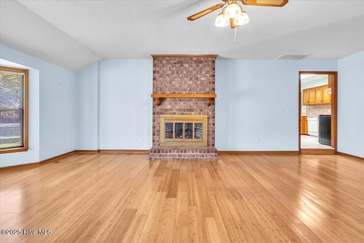 100568309 | Photo 43