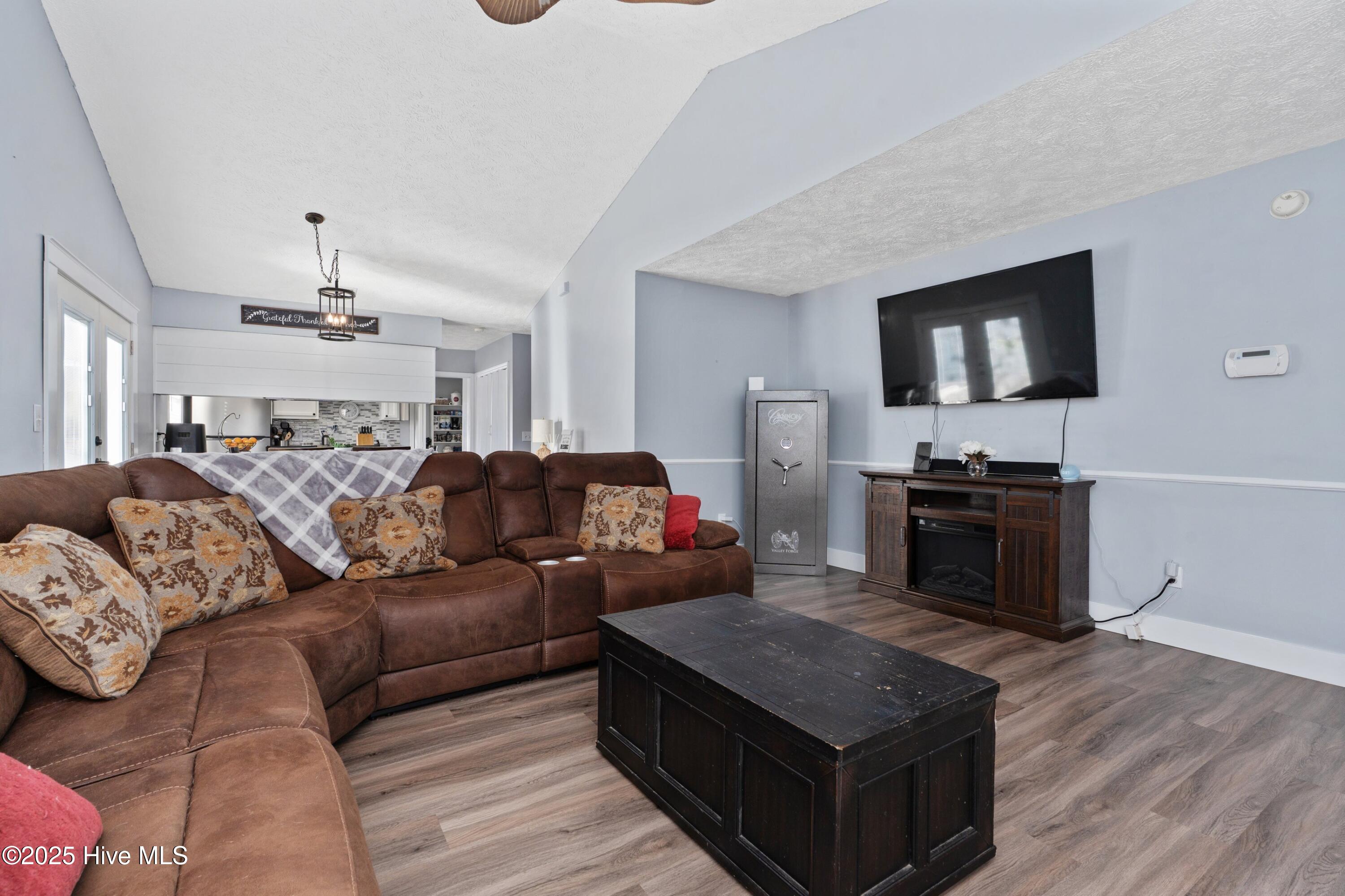 100542996 | Photo 15