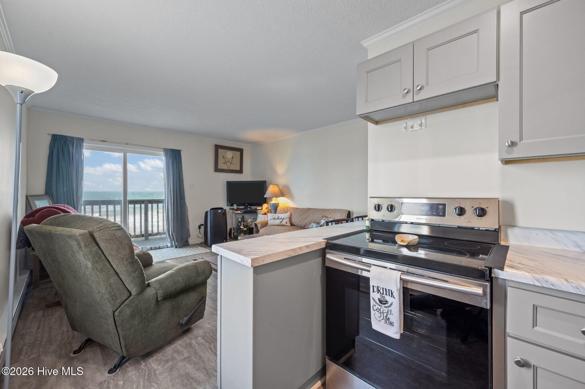 100563730 | Photo 24