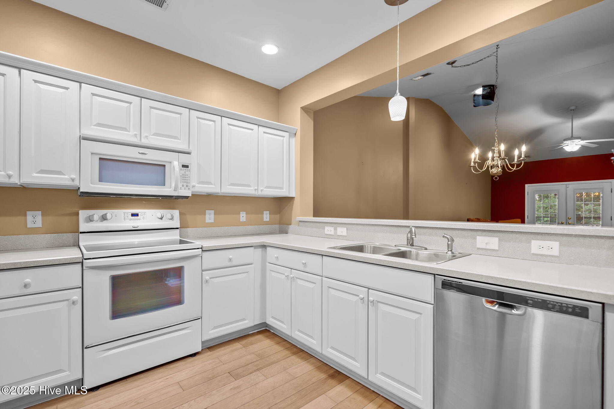 100538741 | Photo 13