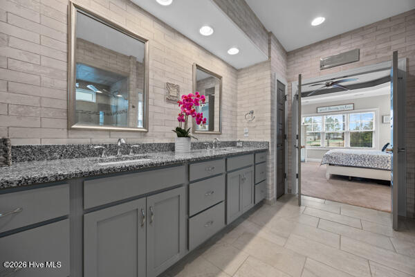 100557247 | Photo 21