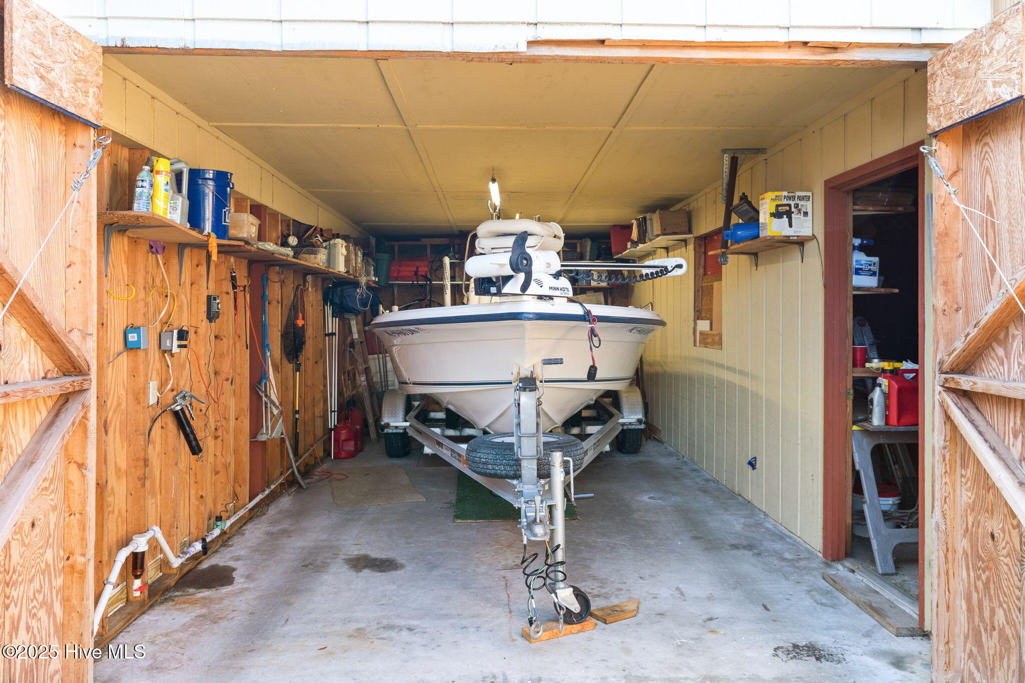 100543841 | Photo 56