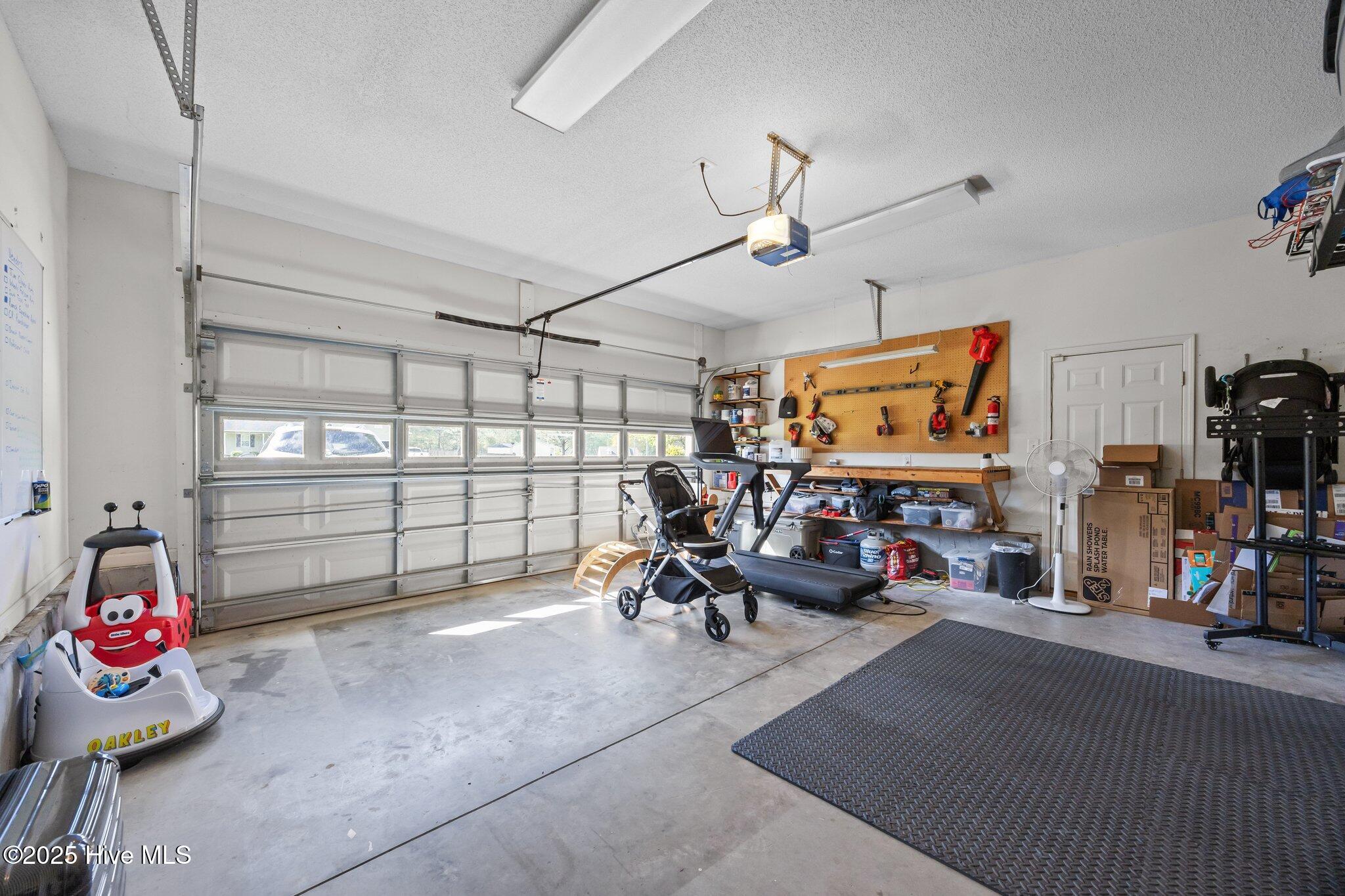 100567266 | Photo 32