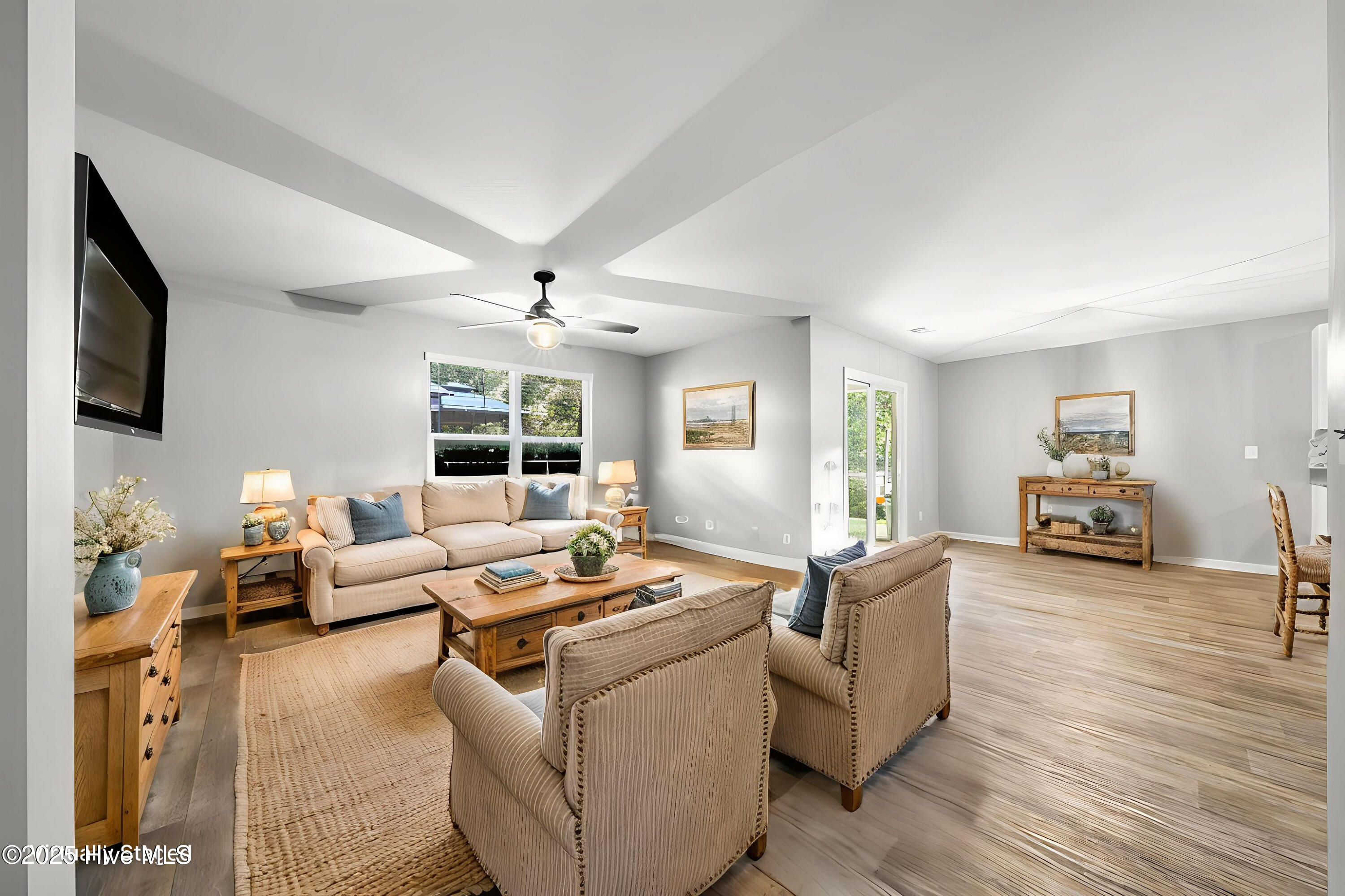 100538063 | Photo 34