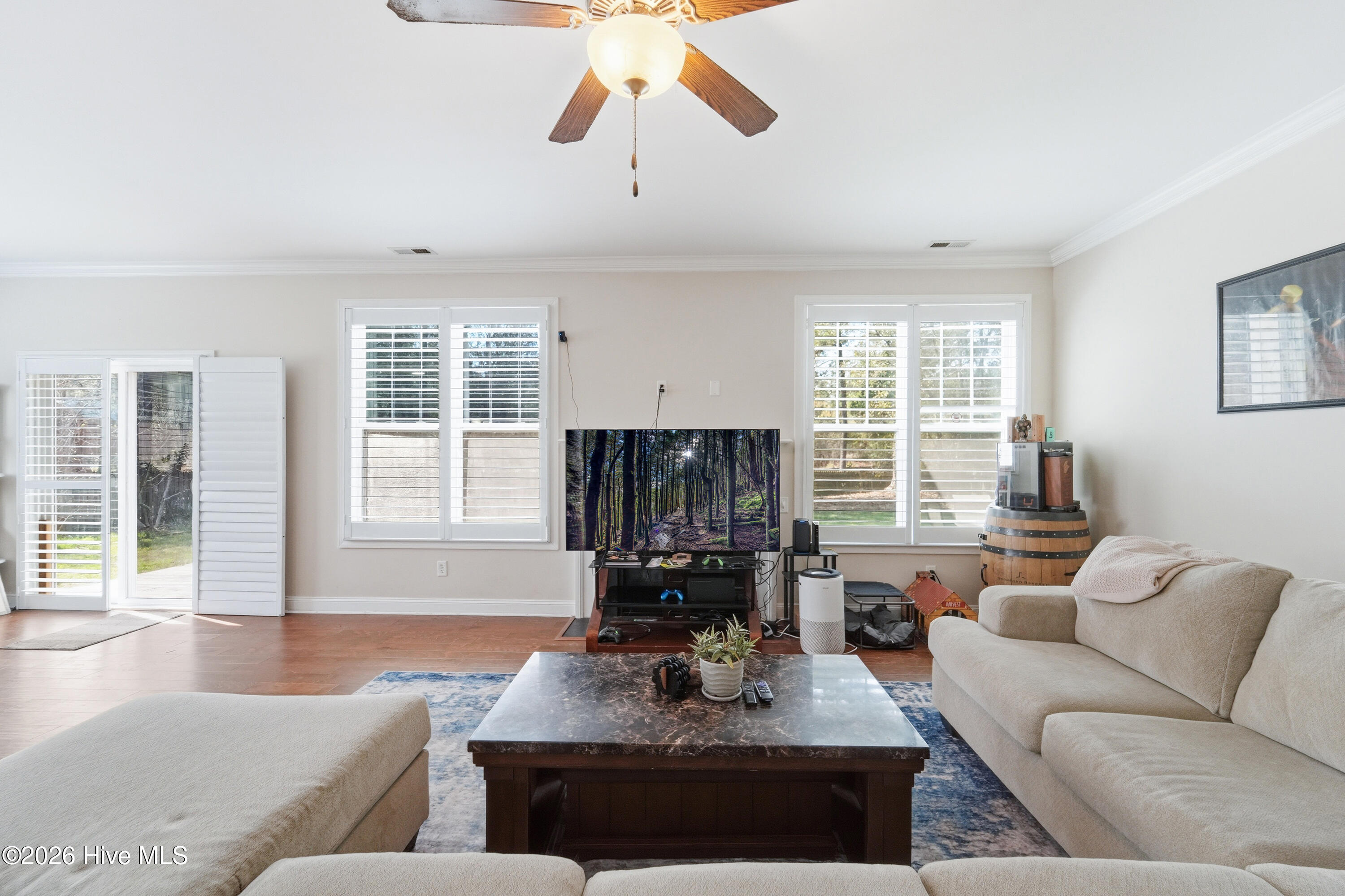 100562965 | Photo 50