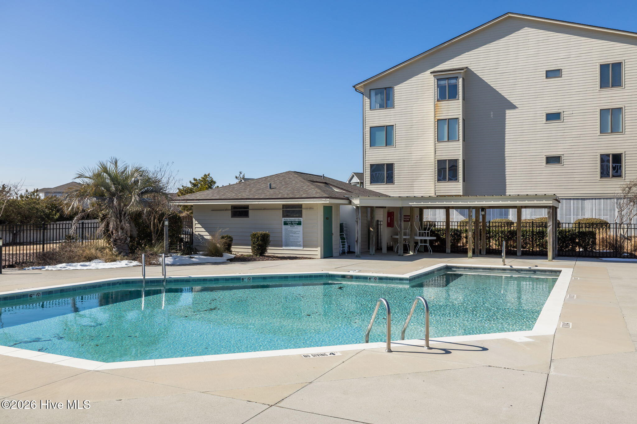 100551765 | Photo 56