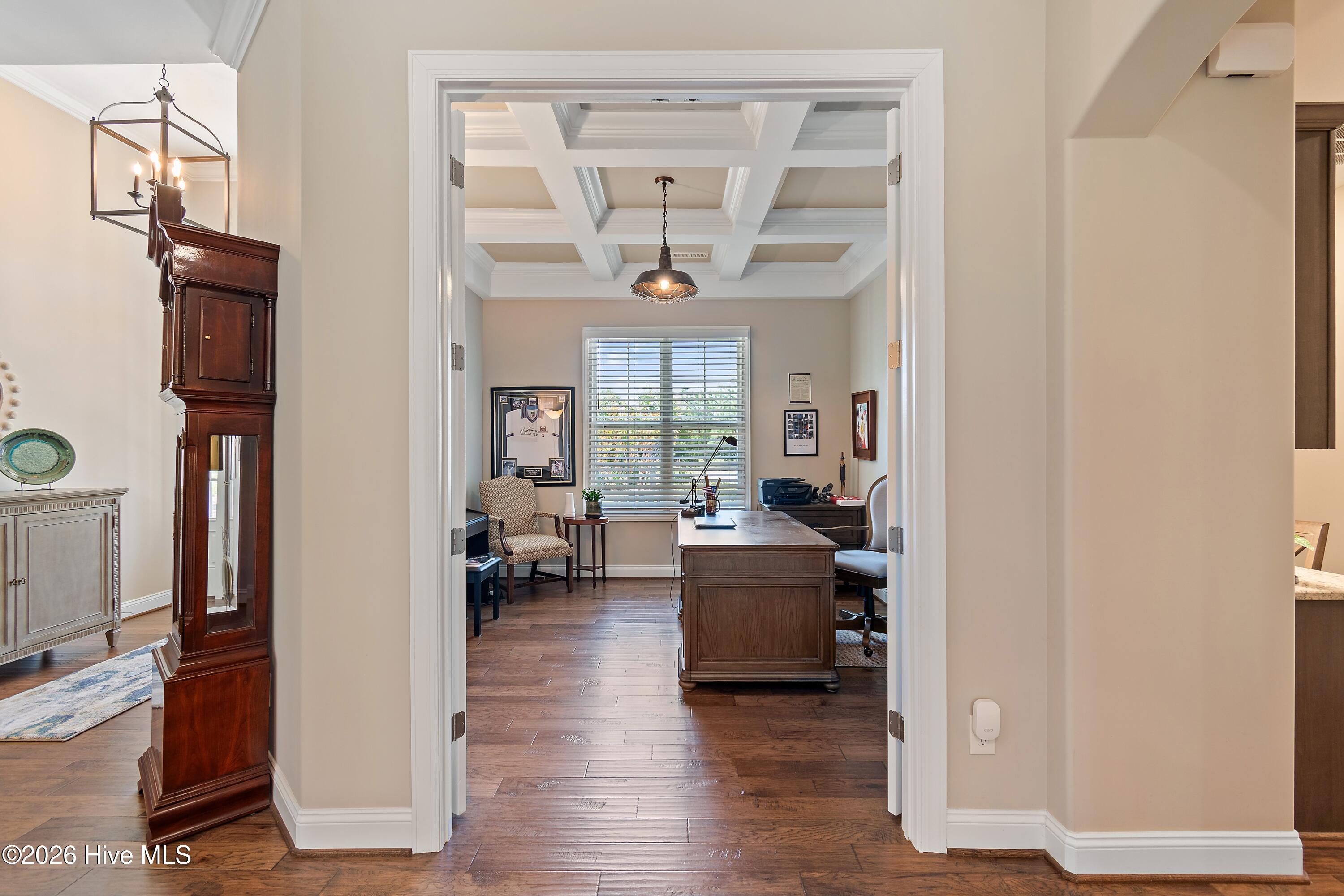 100568990 | Photo 31