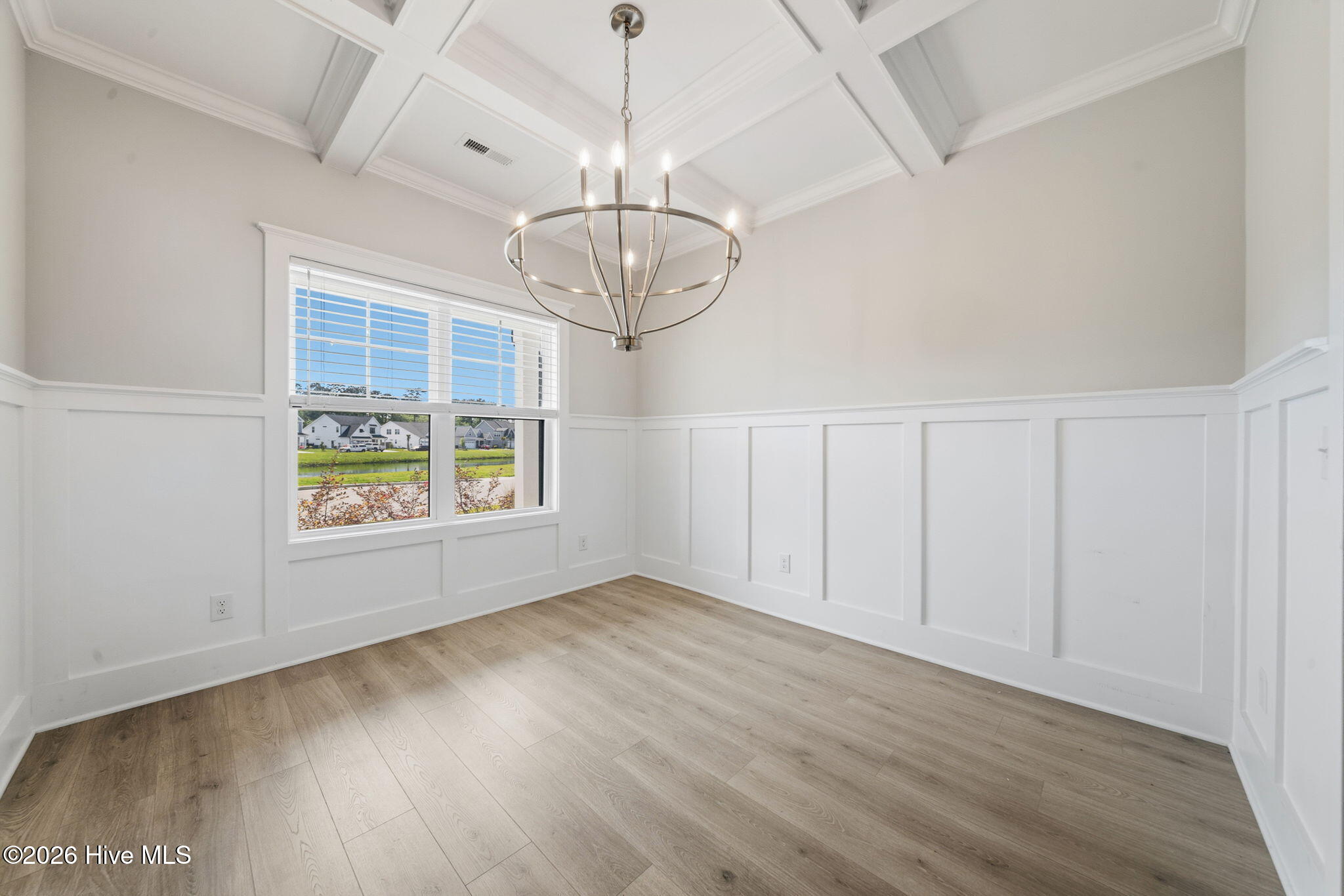 100567561 | Photo 11