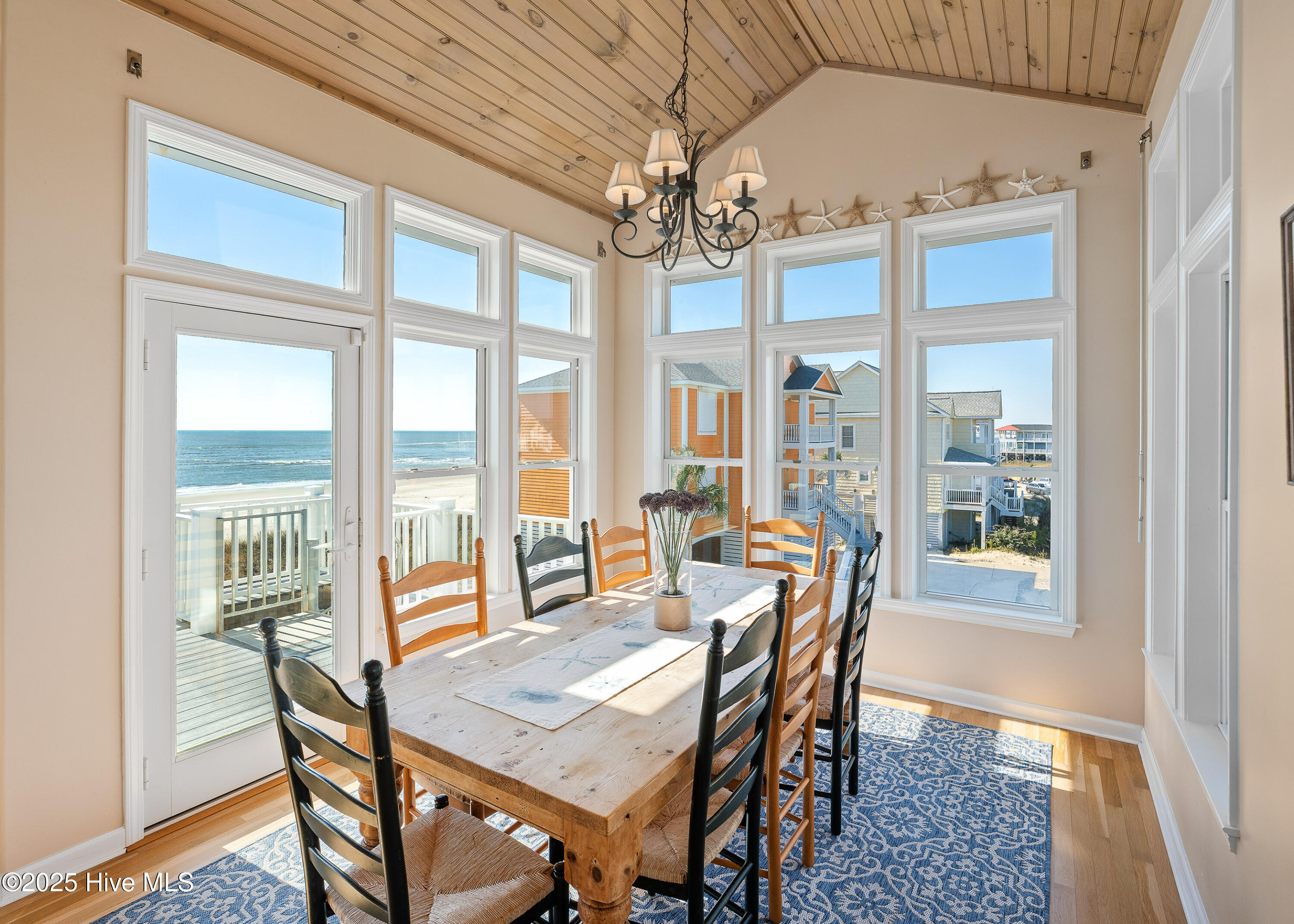 100541150 | Photo 22