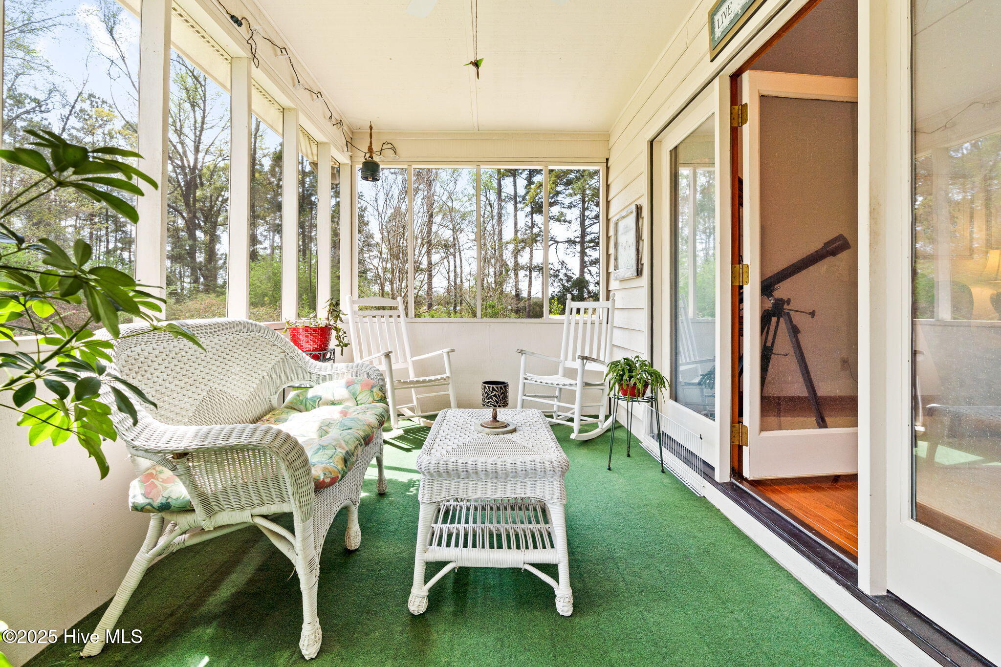 100557688 | Photo 15