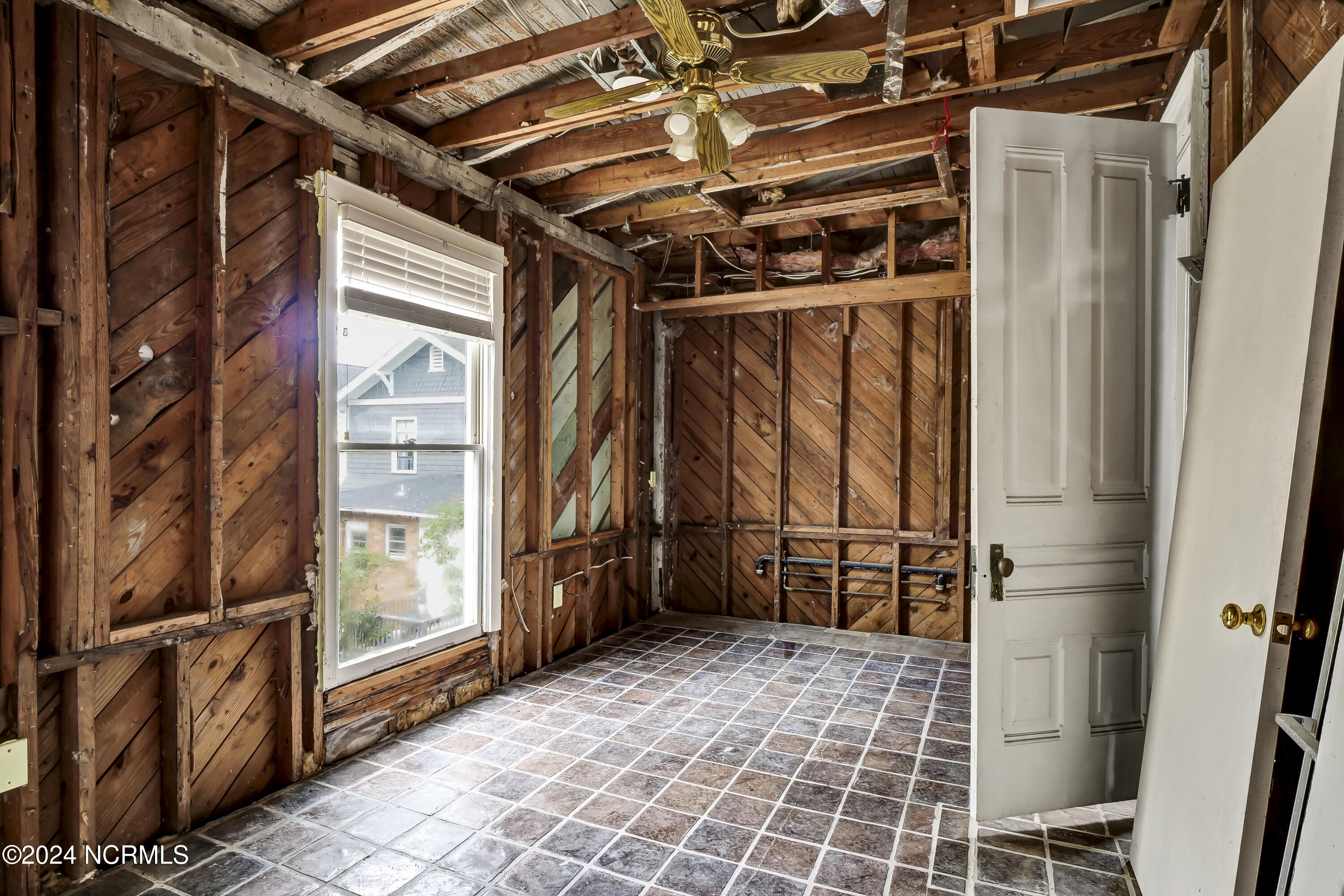 100472145 | Photo 40