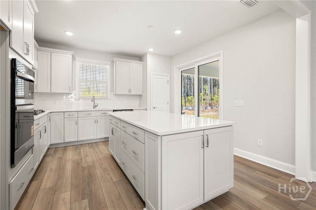 Pictures, photographs, colors, features, and sizes are for illustration purposes only and will vary from the homes as built.