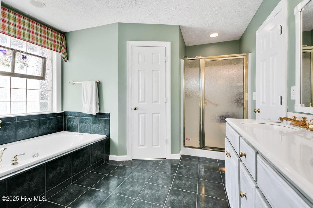 100541437 | Photo 34