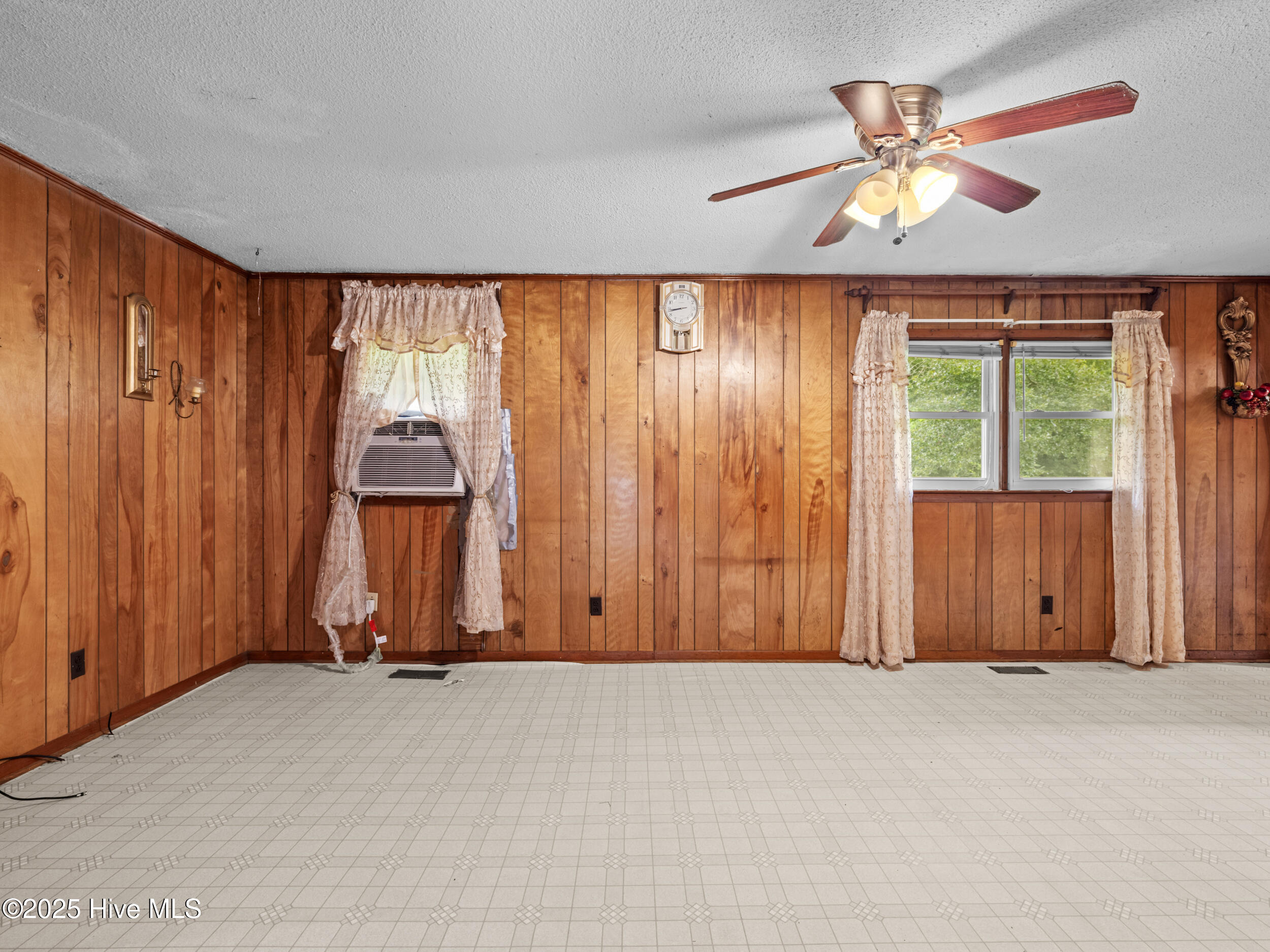 100524273 | Photo 12