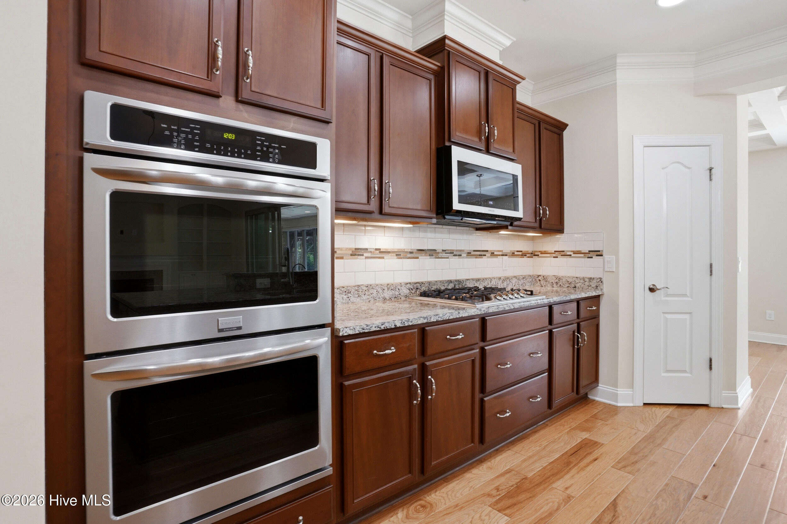 100567048 | Photo 10