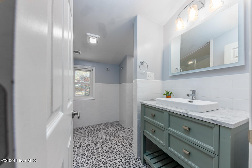 121 Harbour Drive,Hubert