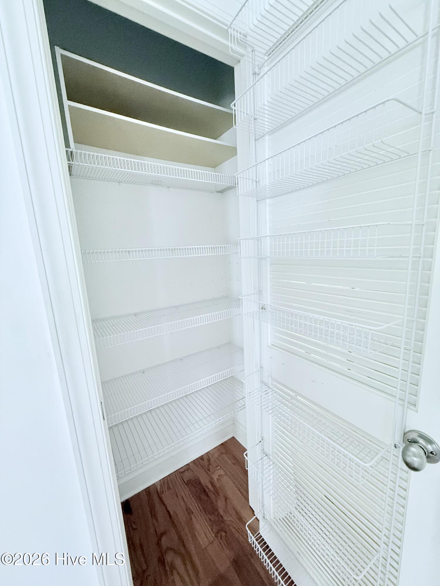 100564897 | Photo 47