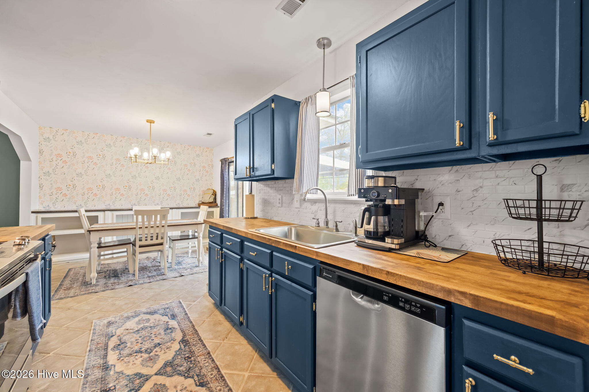 100558833 | Photo 19