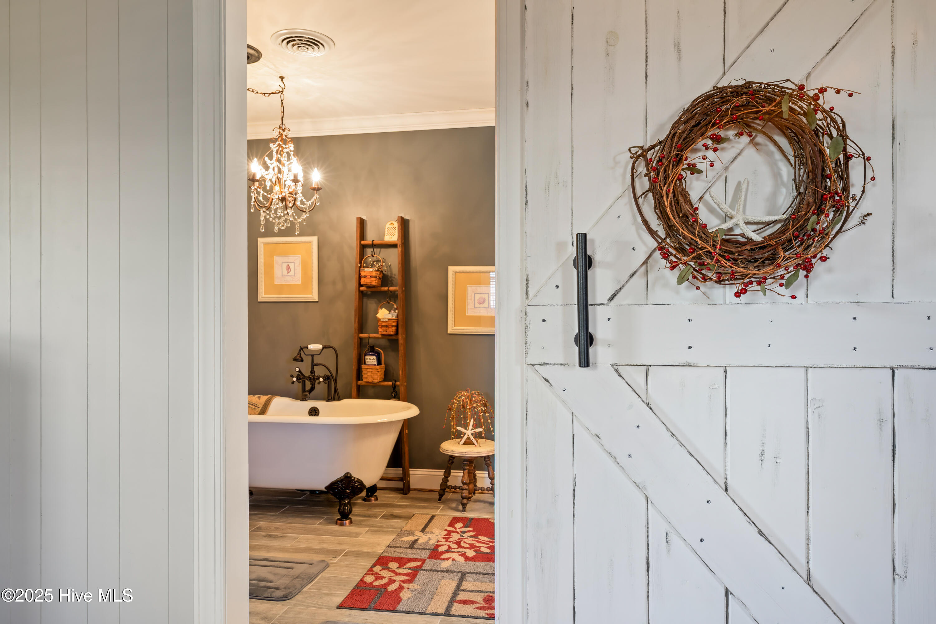 100557788 | Photo 72