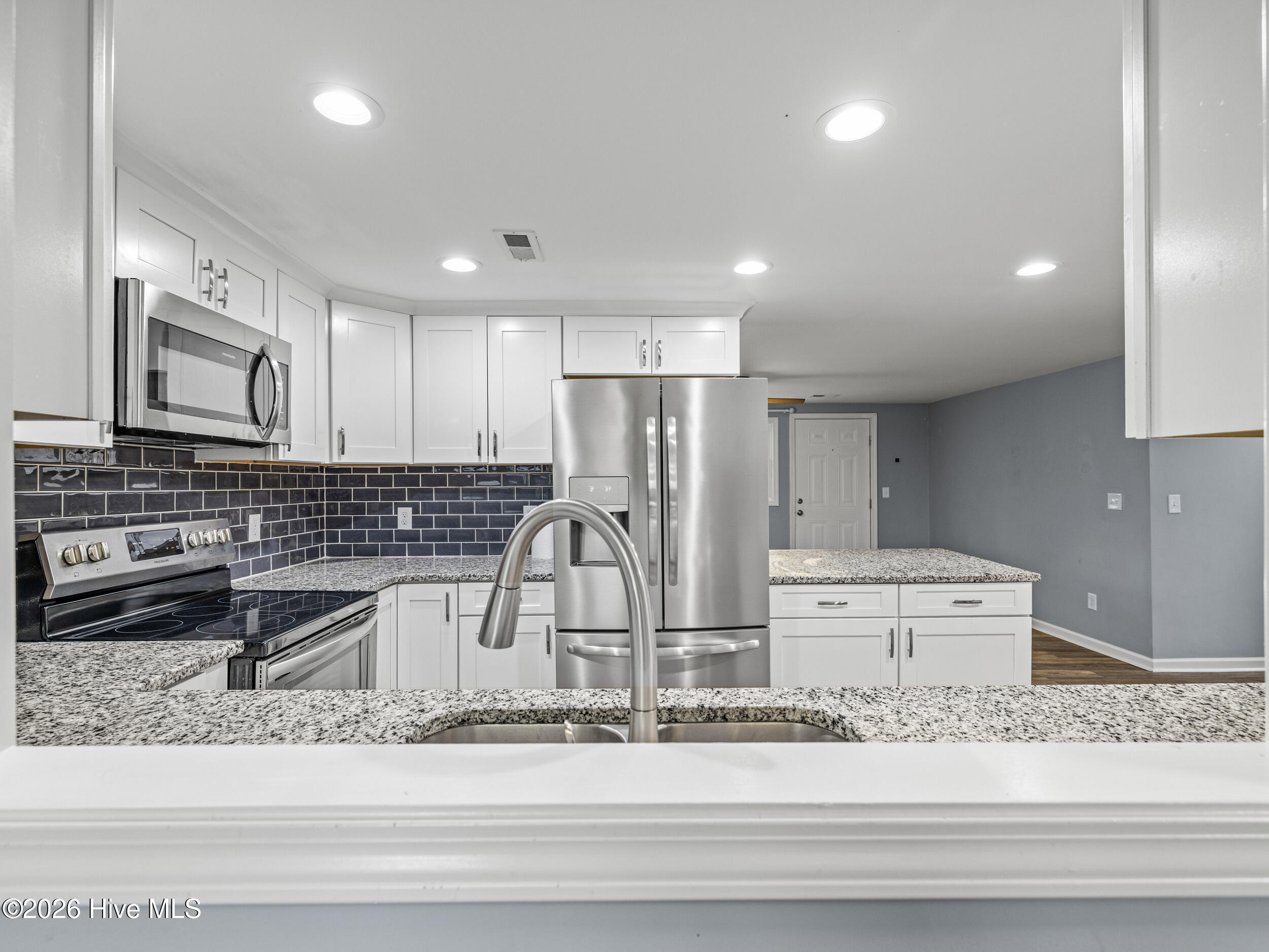 100558939 | Photo 14