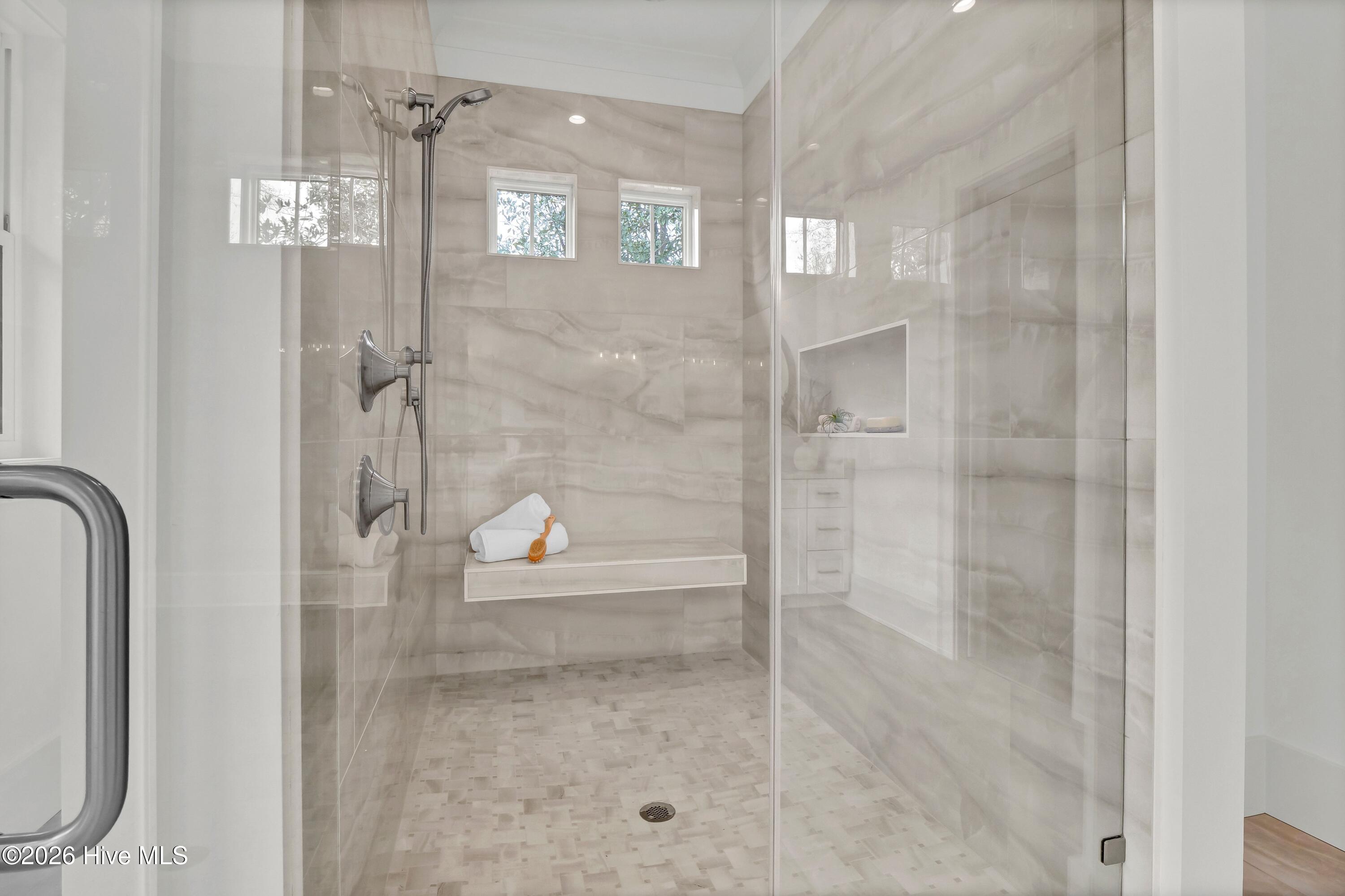 100553648 | Photo 29