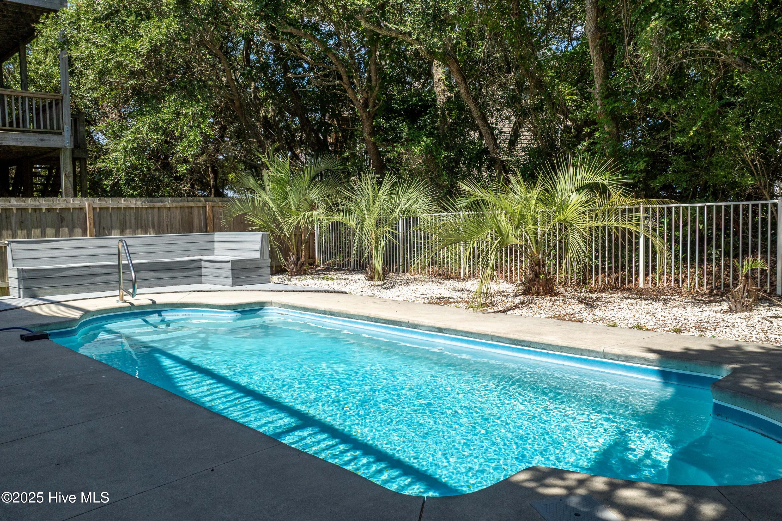 100524182 | Photo 13