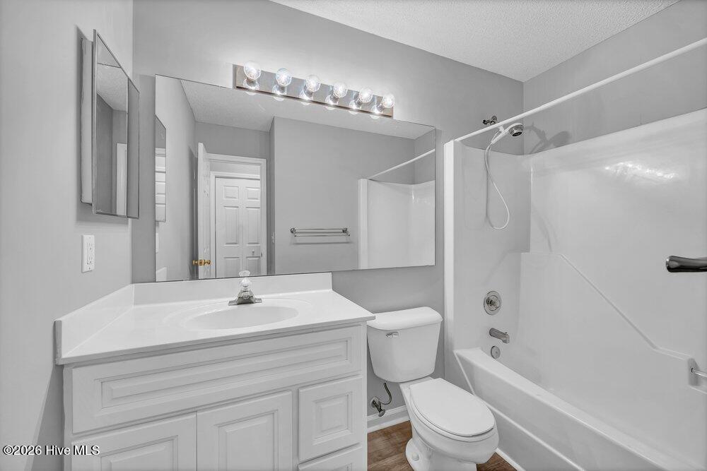 100570351 | Photo 17