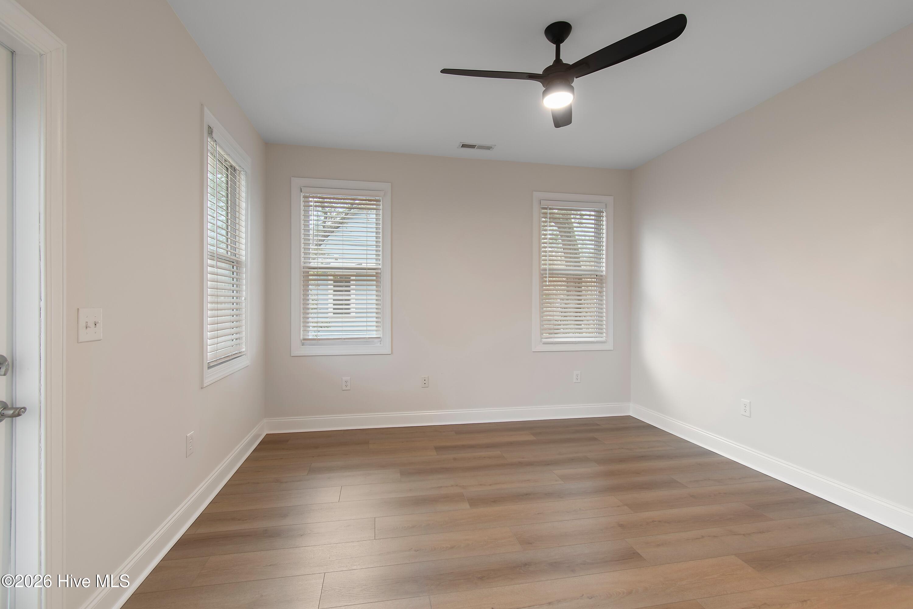 100553178 | Photo 32