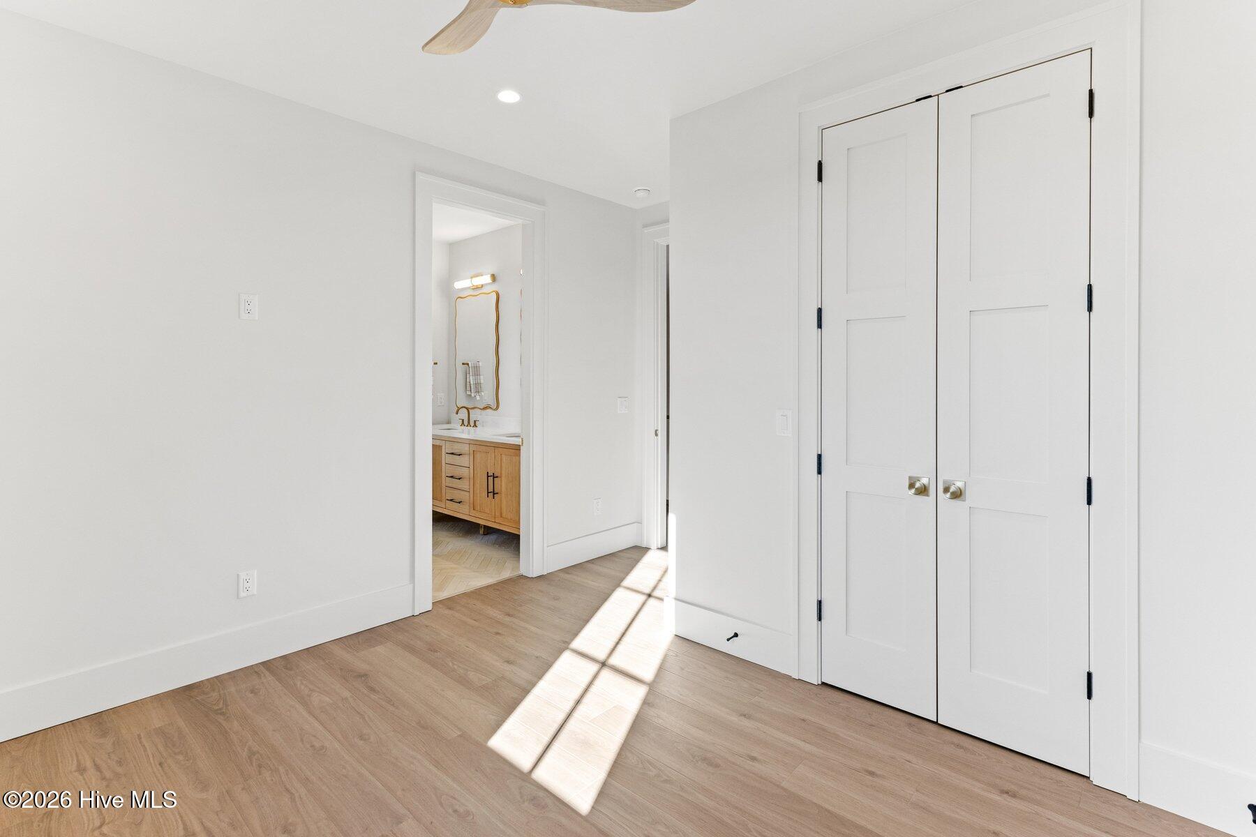 100529848 | Photo 44