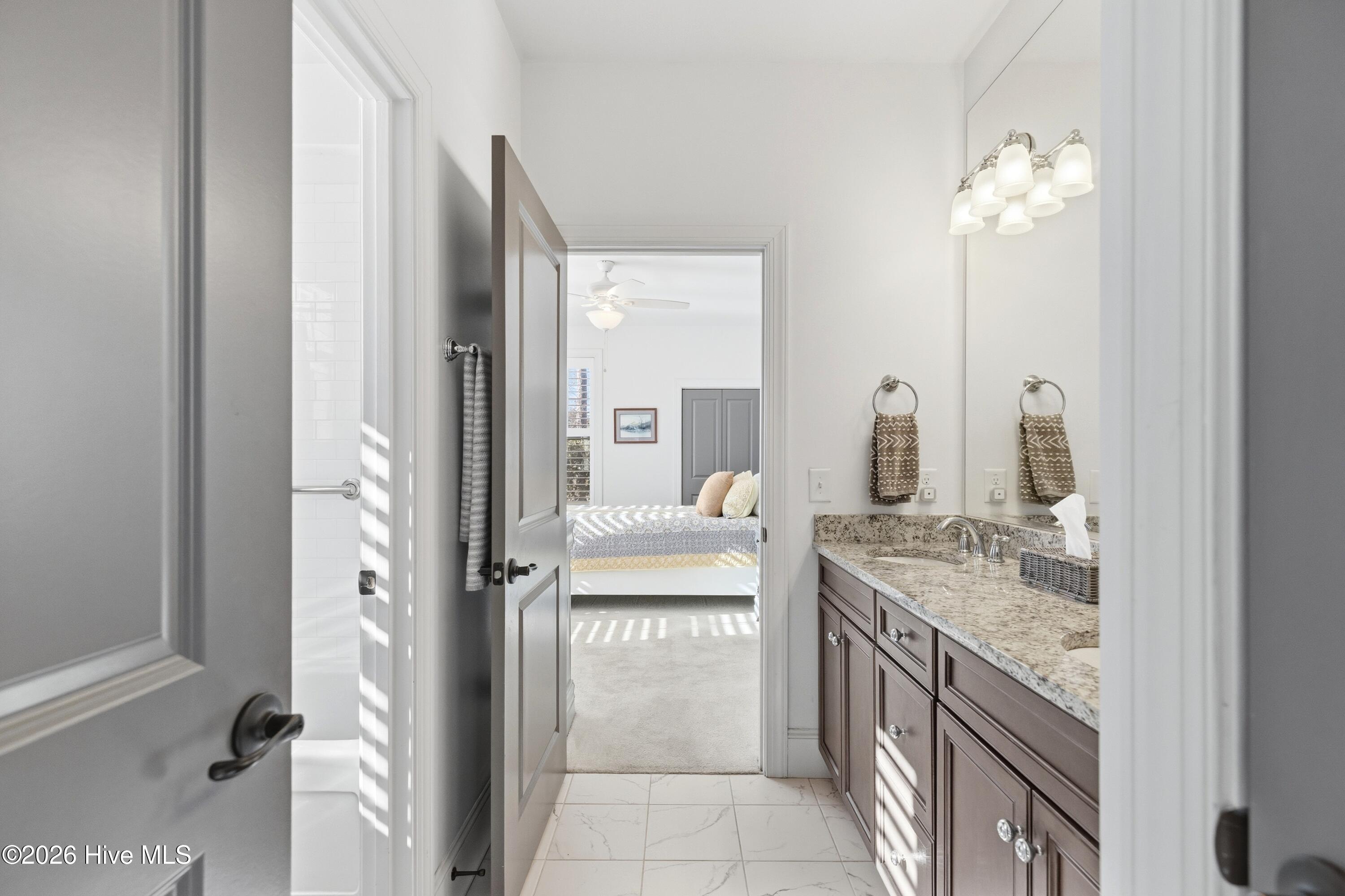 100556078 | Photo 58