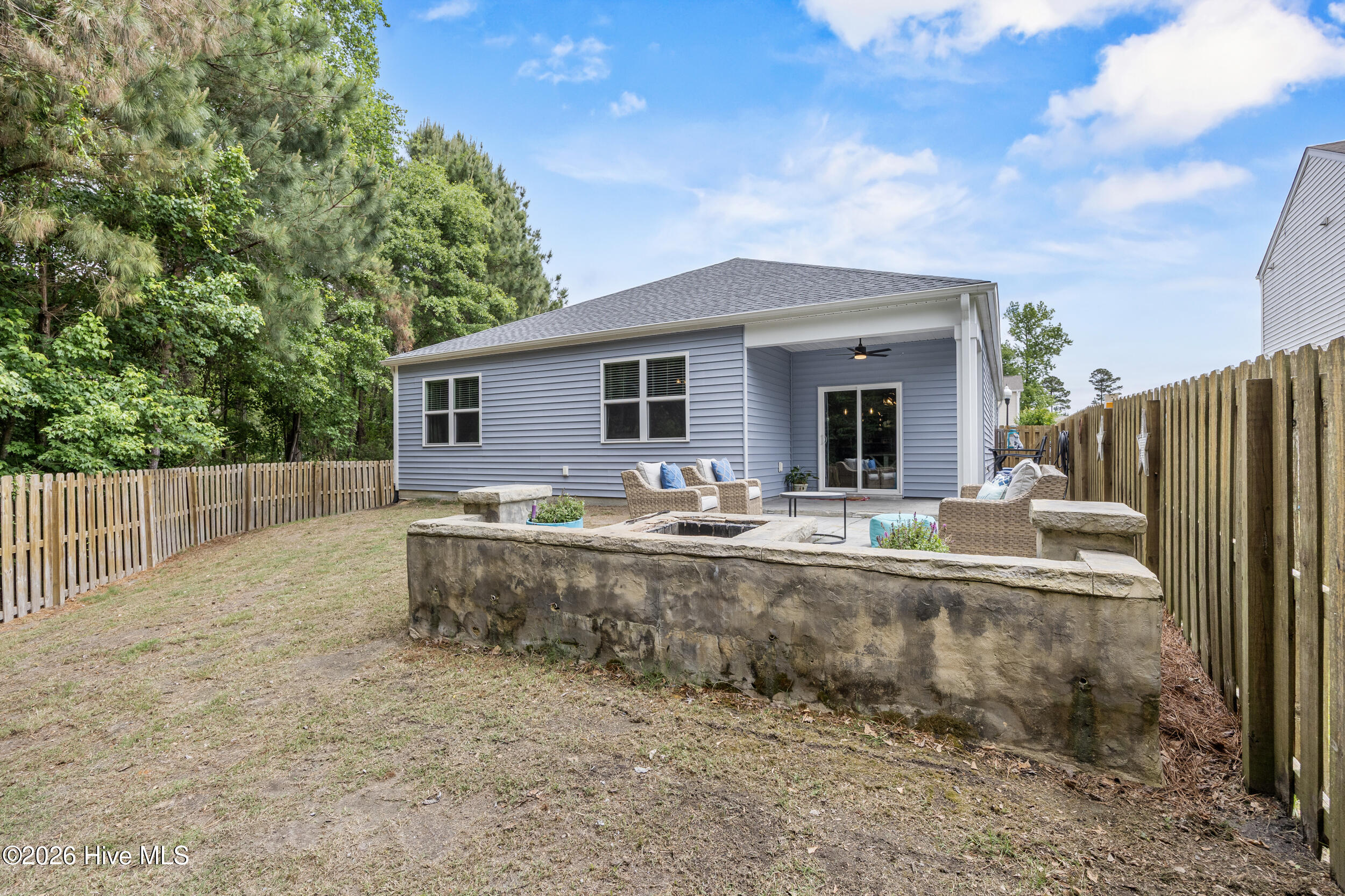 100570461 | Photo 27