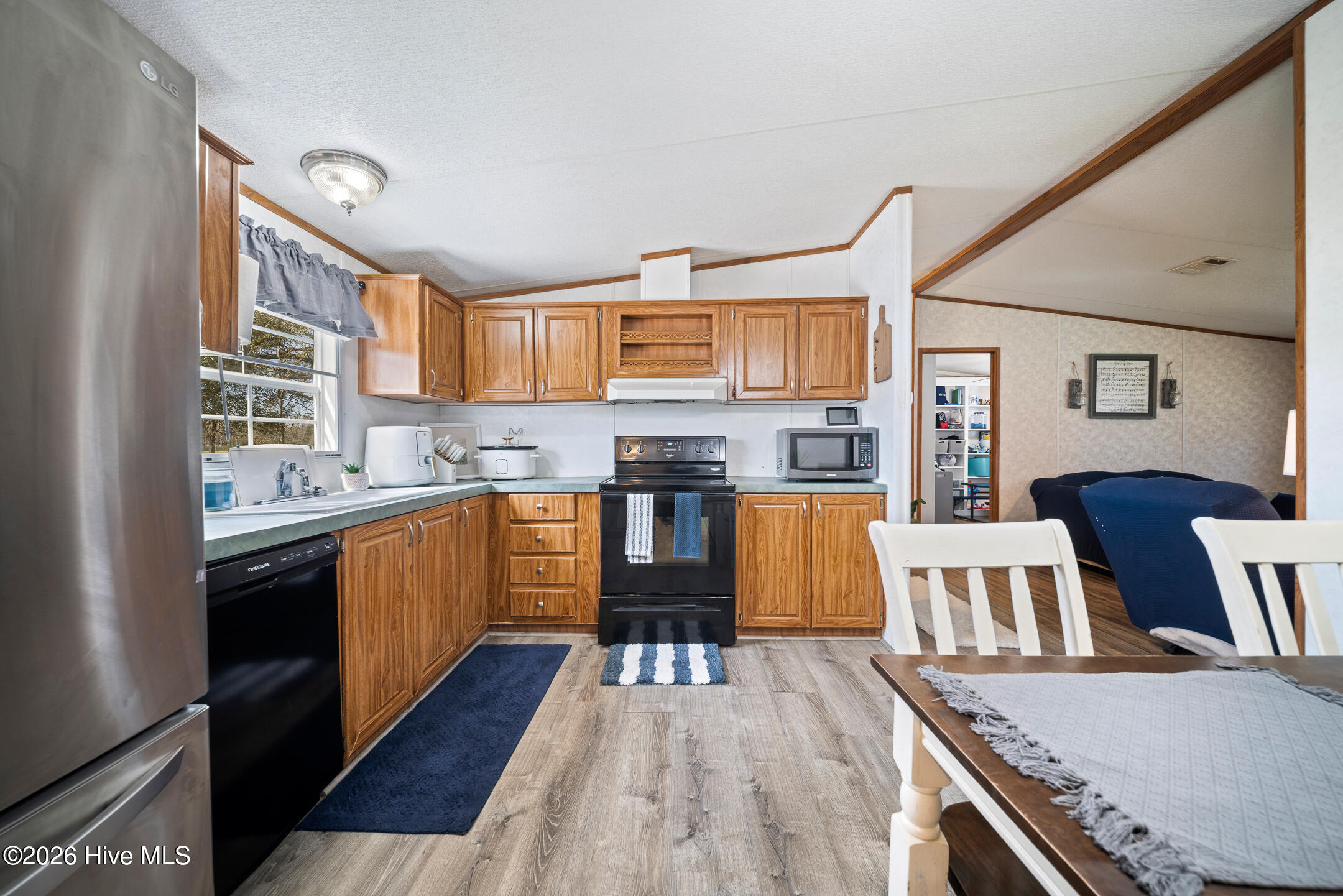 100561716 | Photo 14