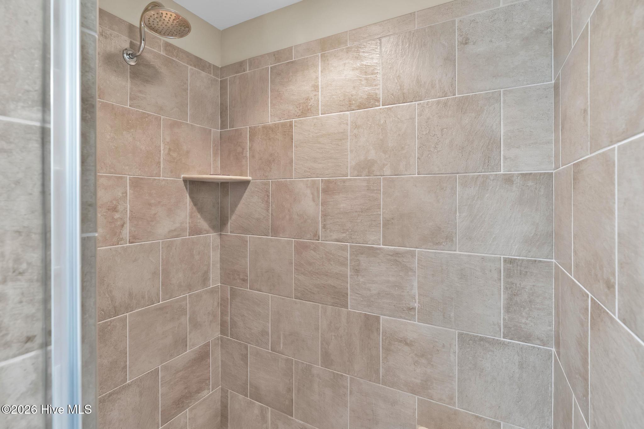 100556284 | Photo 30