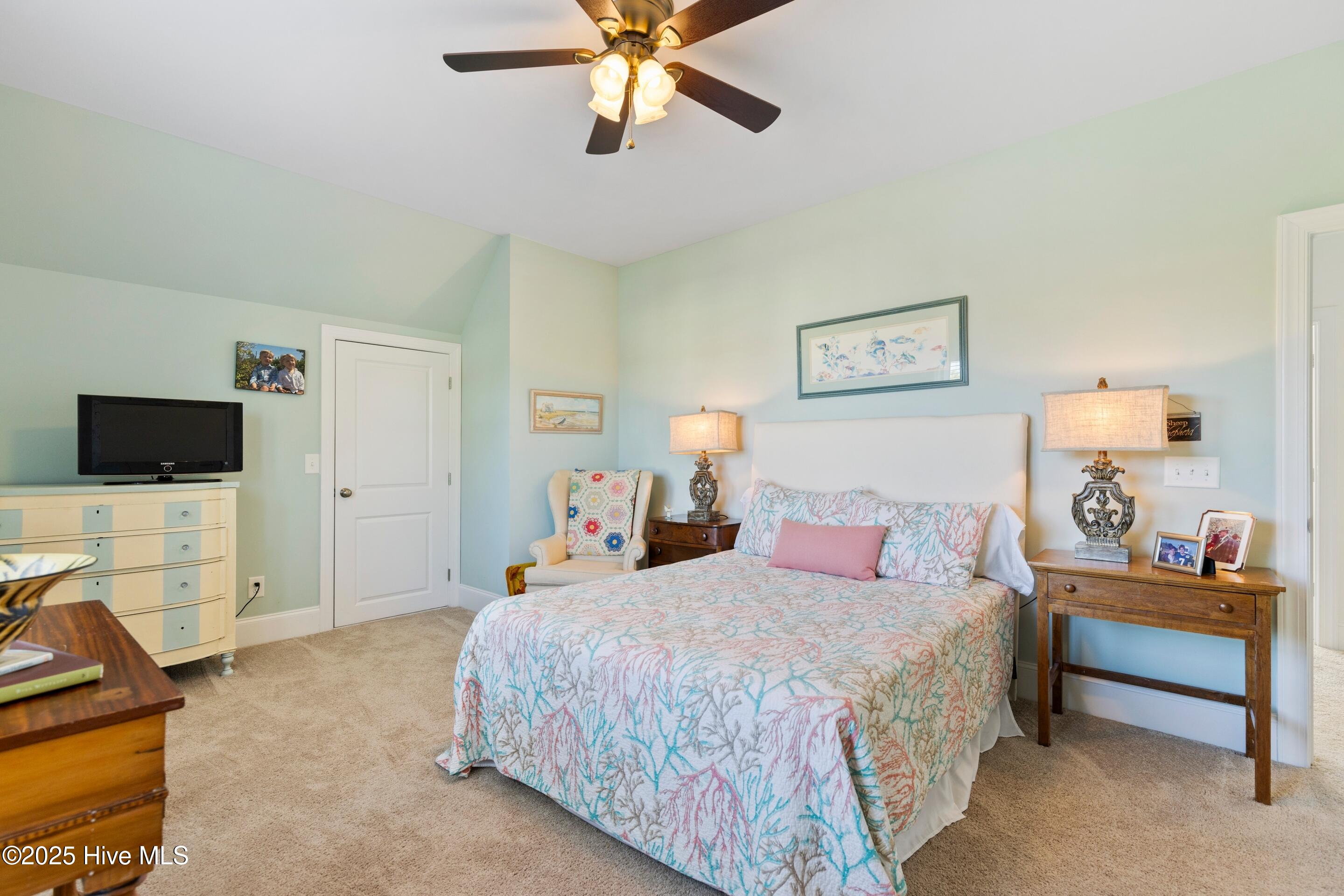 100536198 | Photo 42