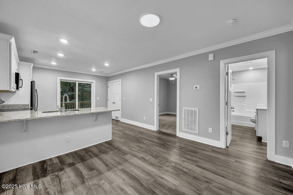 100525304 | Photo 10