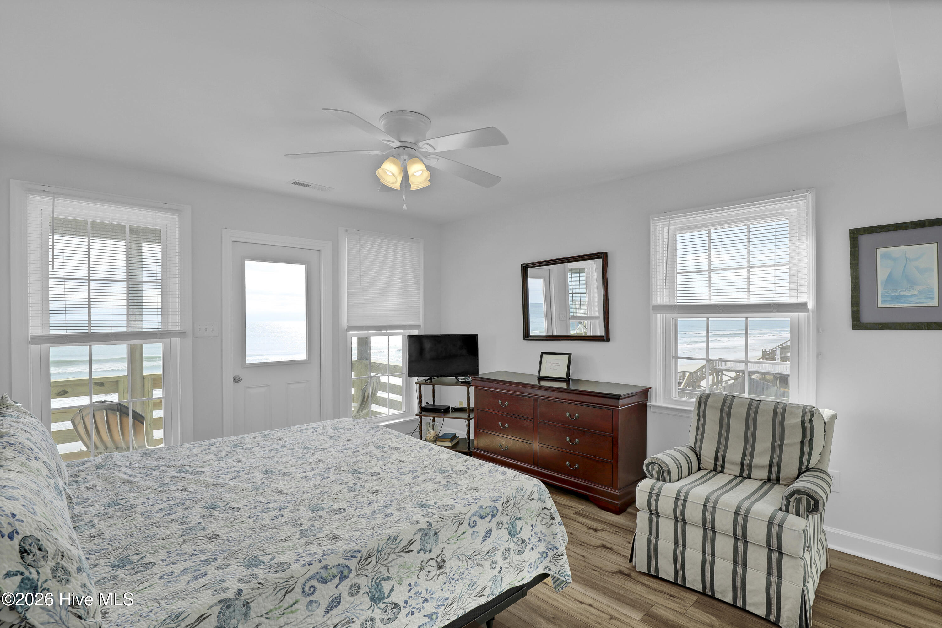 100551936 | Photo 48