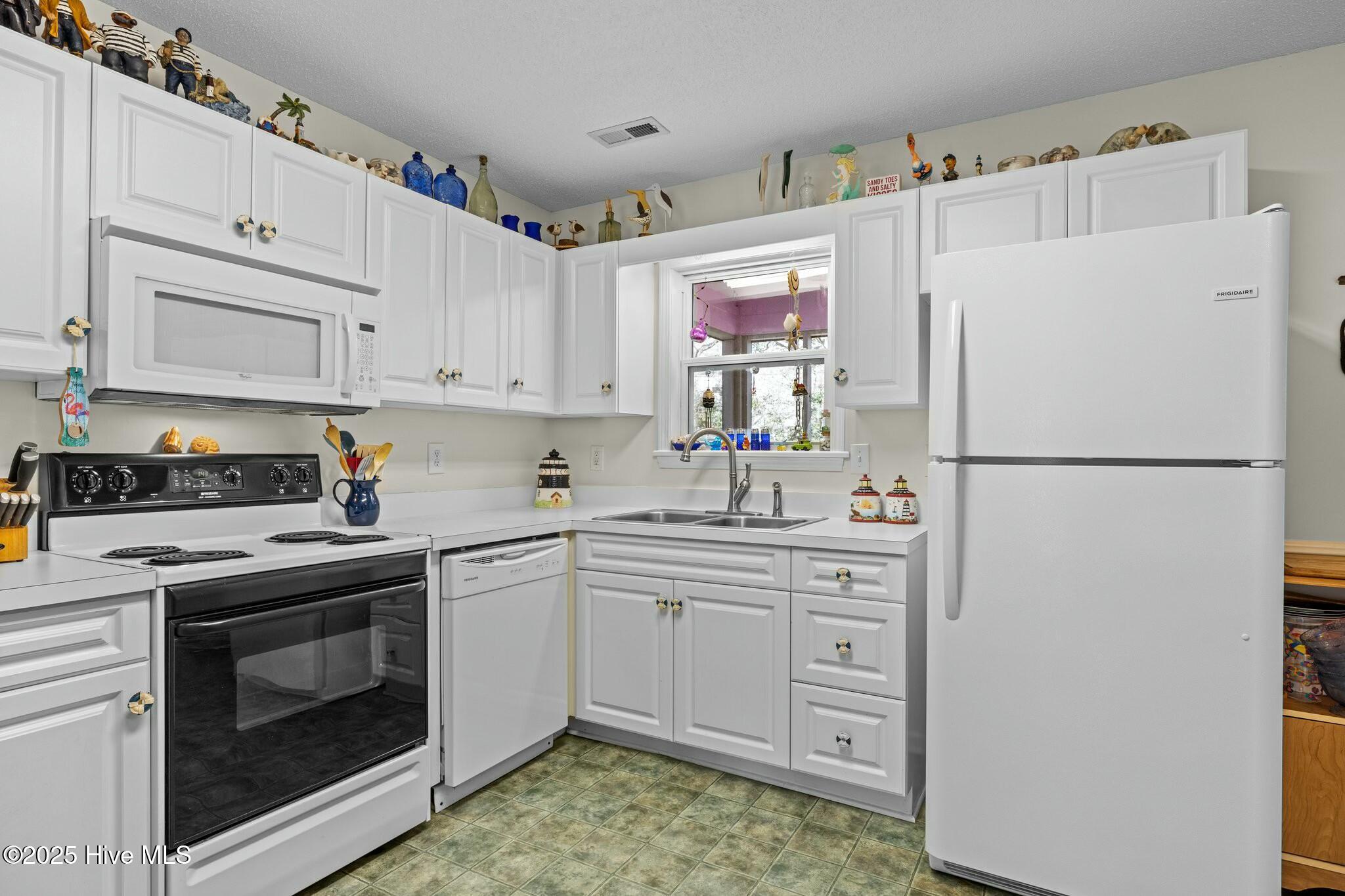 100490035 | Photo 18