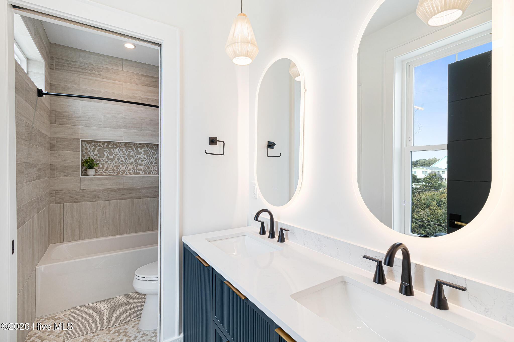 100556926 | Photo 32