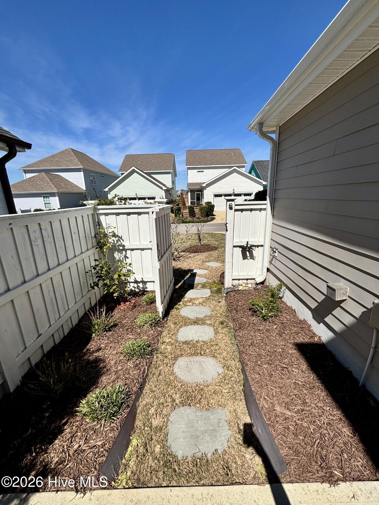 100561208 | Photo 44