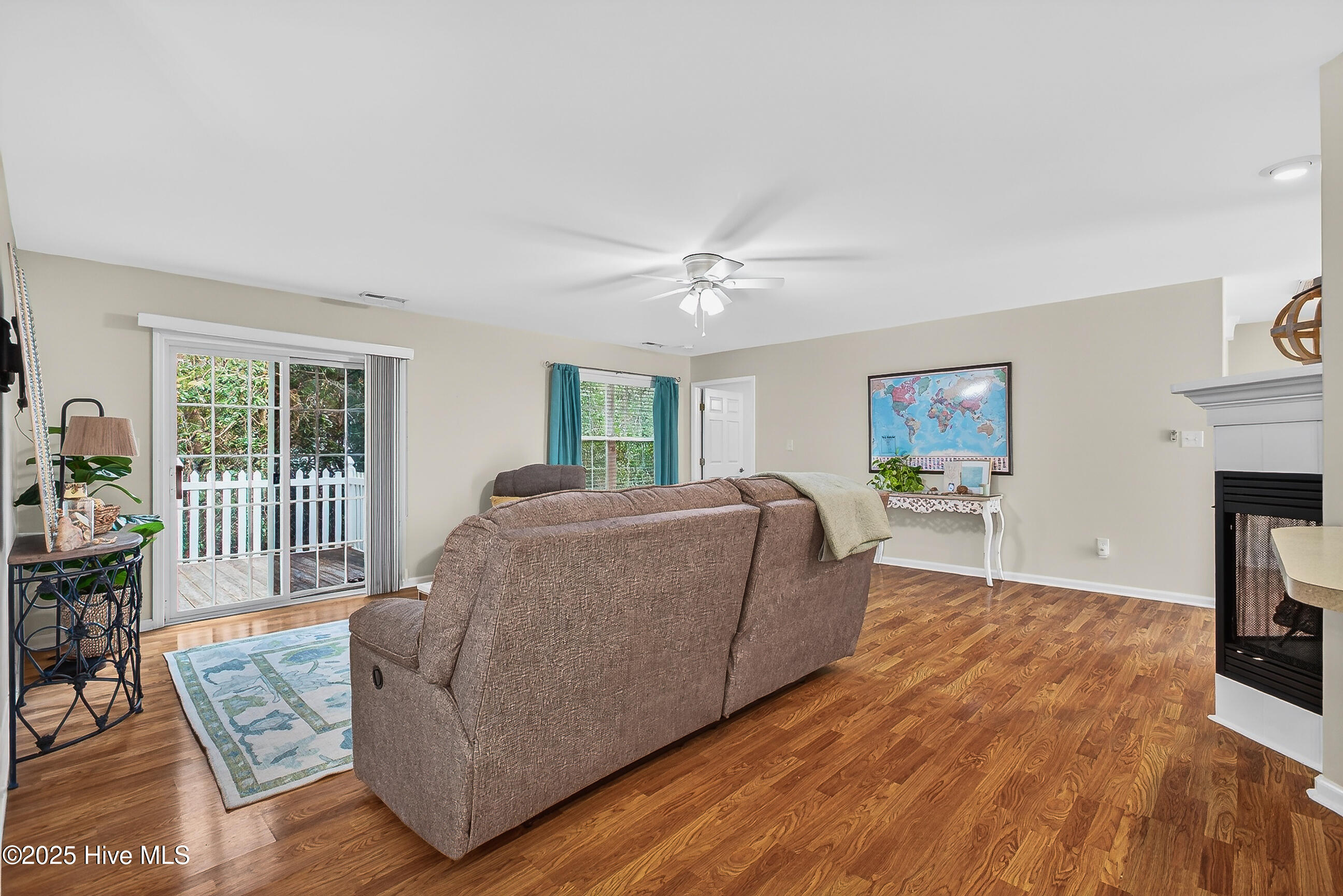 100546010 | Photo 11