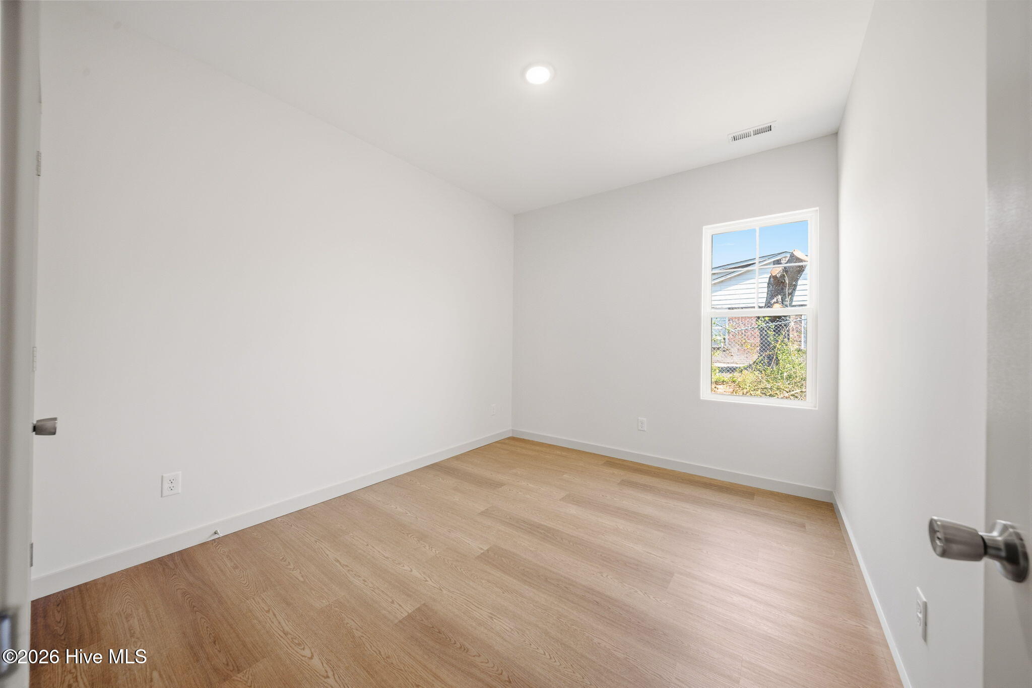 100562147 | Photo 25